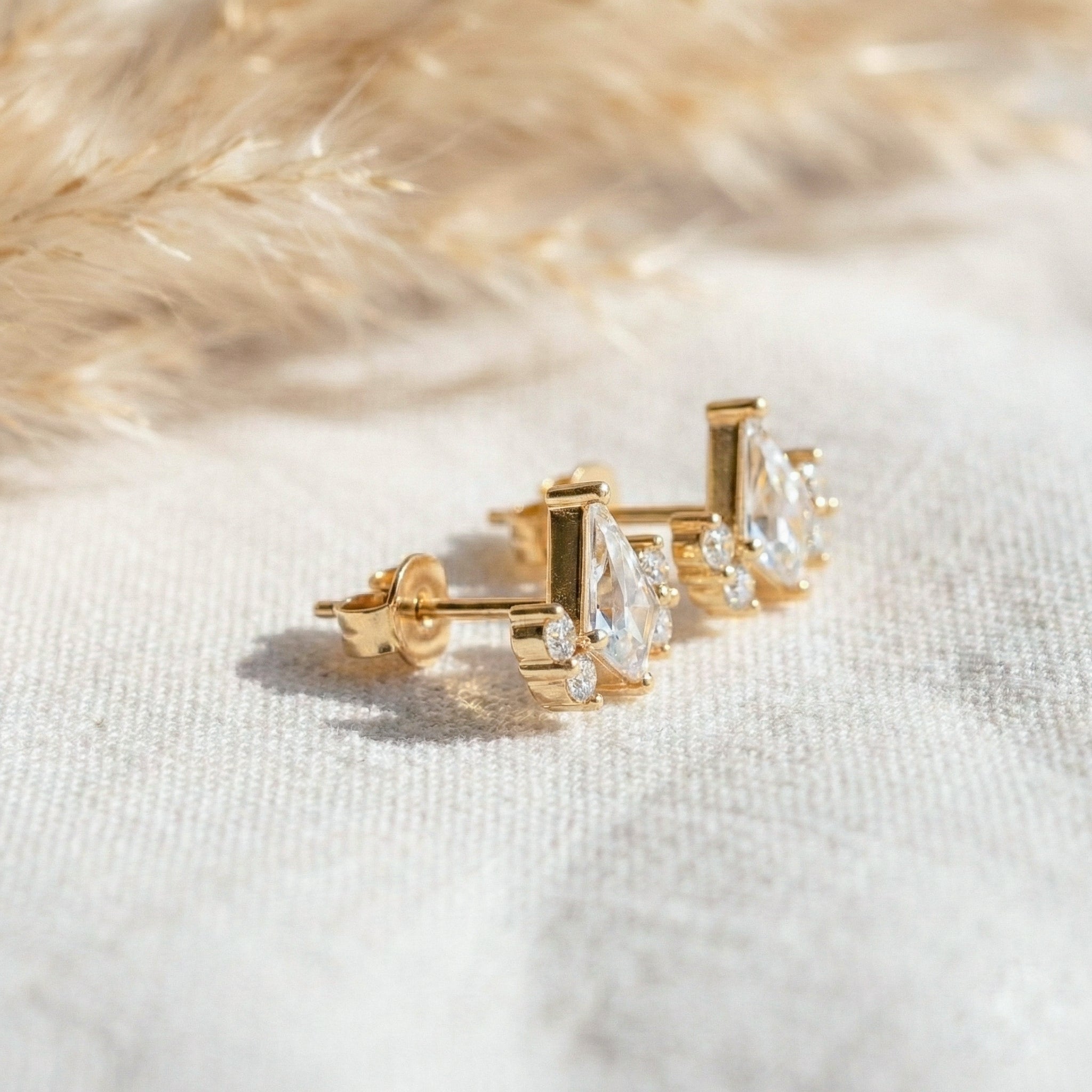 Simulated Diamond Kite Stud Earrings in 925 Sterling Silver 6x4 MM 1ct