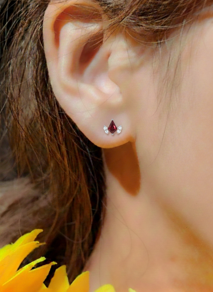 Garnet Kite Stud Earrings in 925 Sterling Silver 6x4 MM 1ct