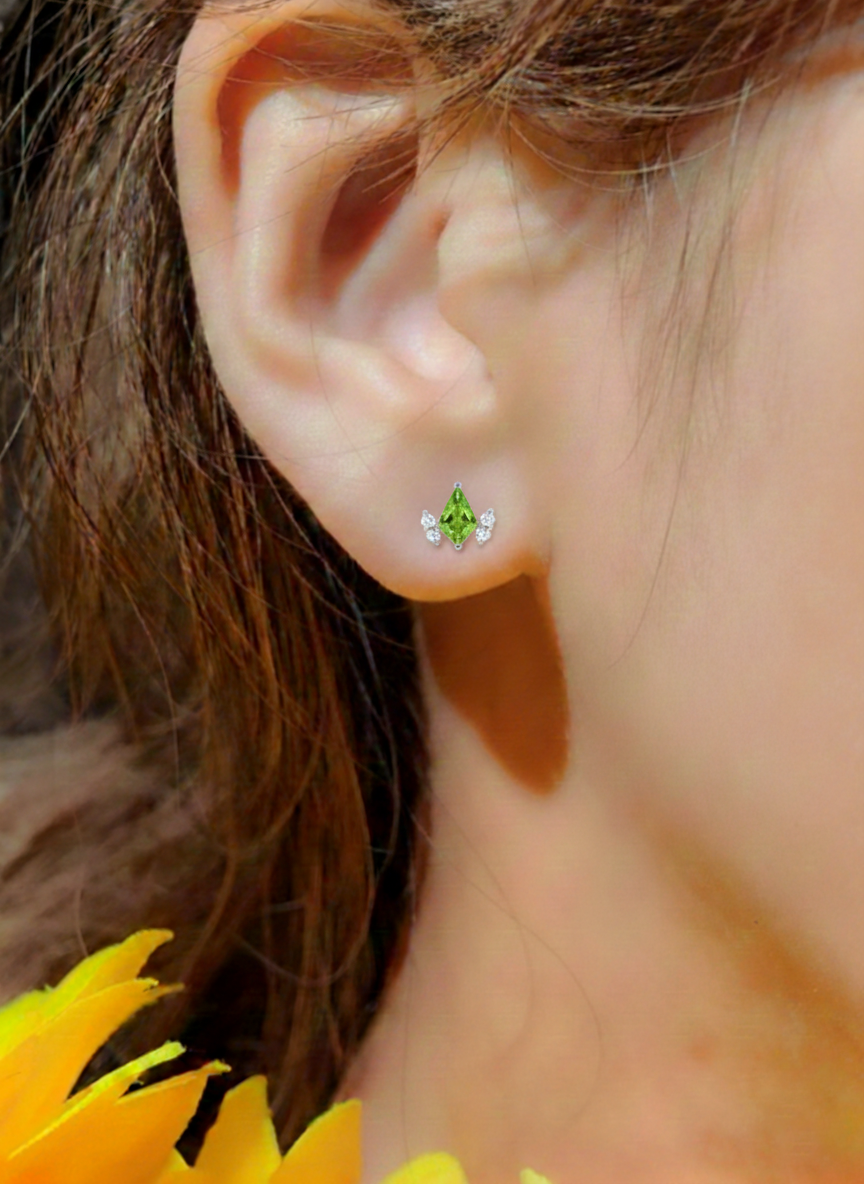 Peridot Kite Stud Earrings in 925 Sterling Silver 6x4 MM 1ct