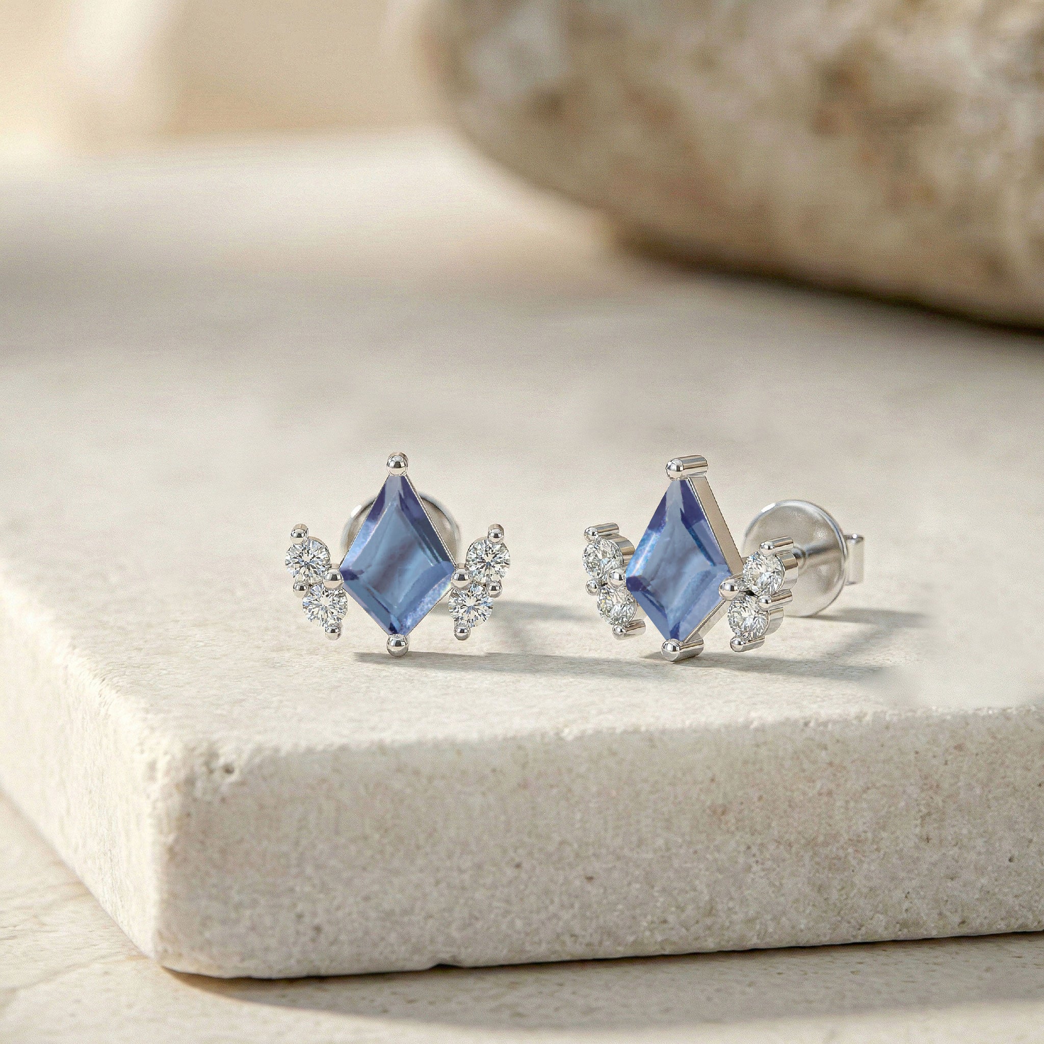 Alexandrite Kite Stud Earrings in 925 Sterling Silver 6x4 MM 1ct