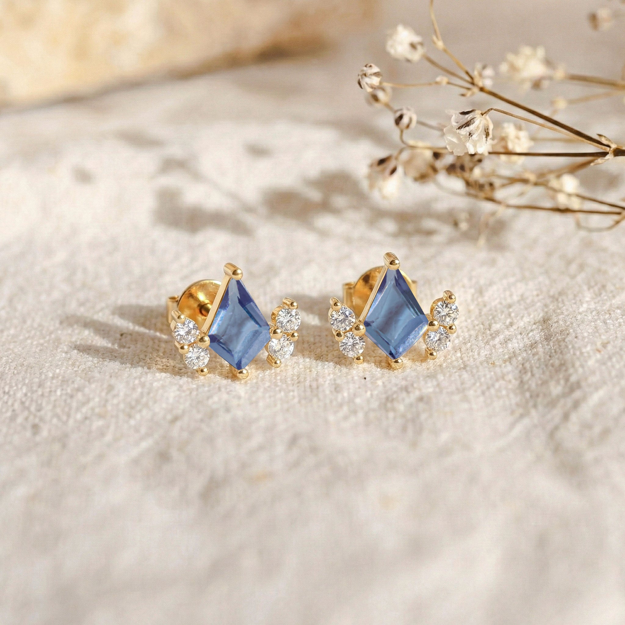 Alexandrite Kite Stud Earrings in 925 Sterling Silver 6x4 MM 1ct