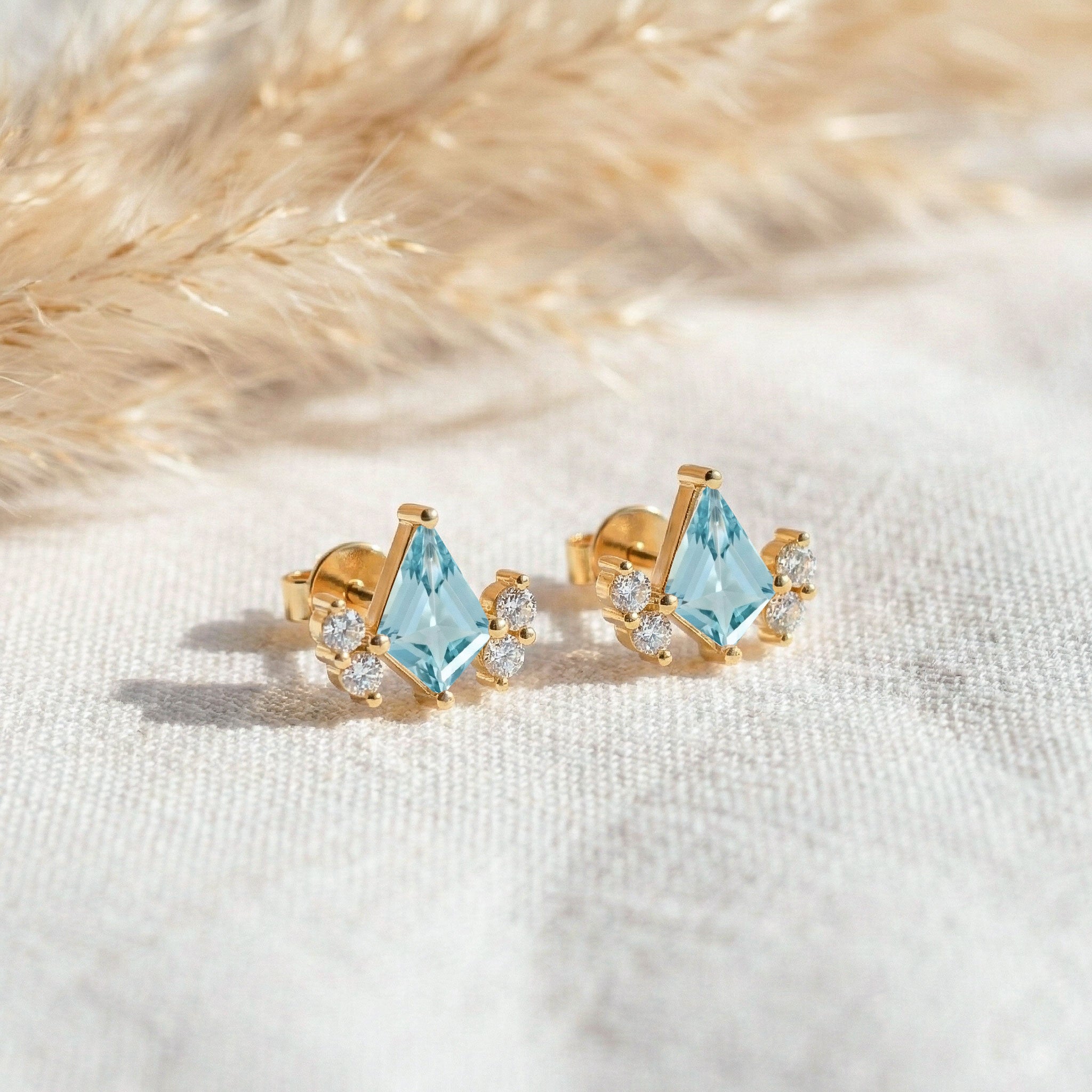 Aquamarine Kite Stud Earrings in 925 Sterling Silver 6x4 MM 1ct