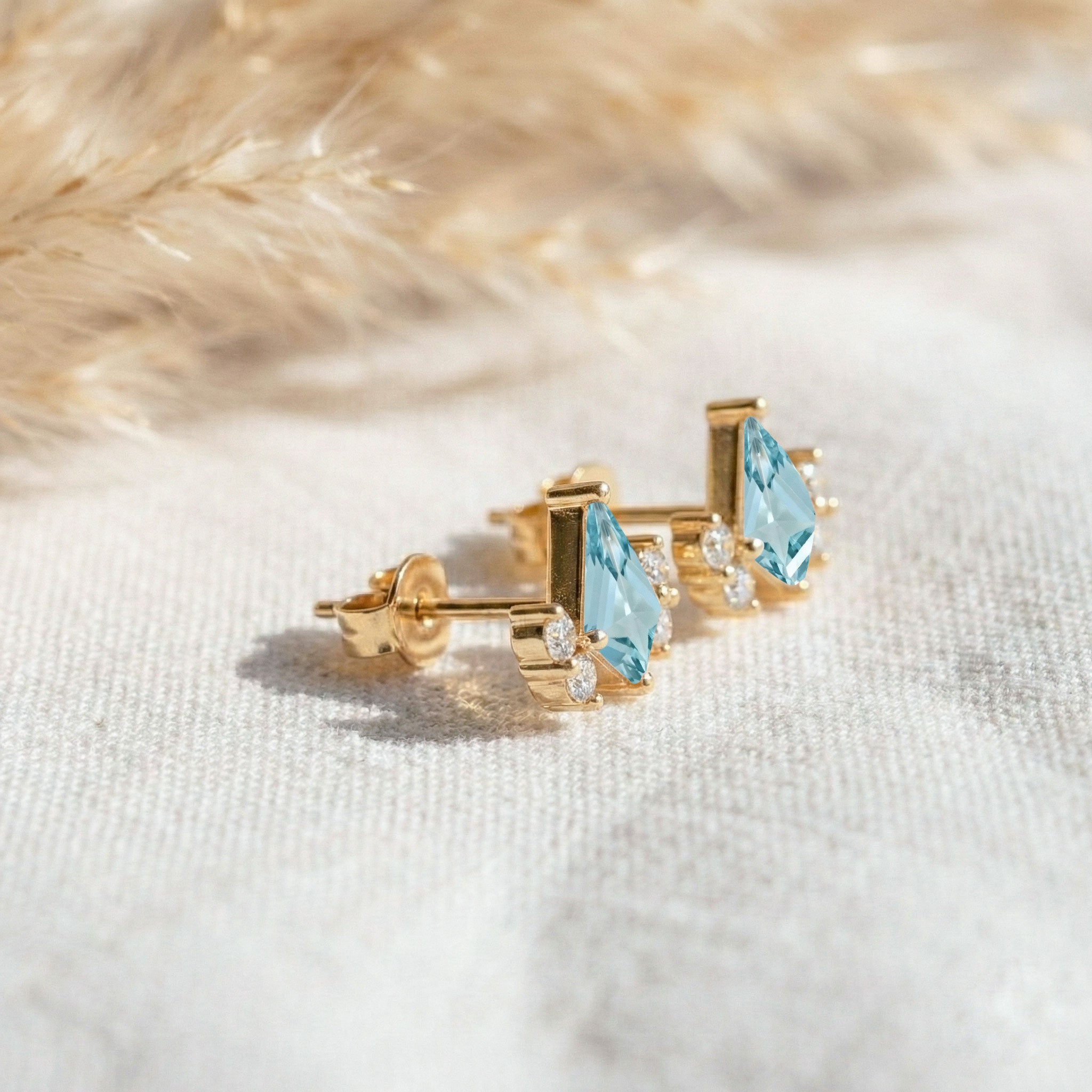 Aquamarine Kite Stud Earrings in 925 Sterling Silver 6x4 MM 1ct