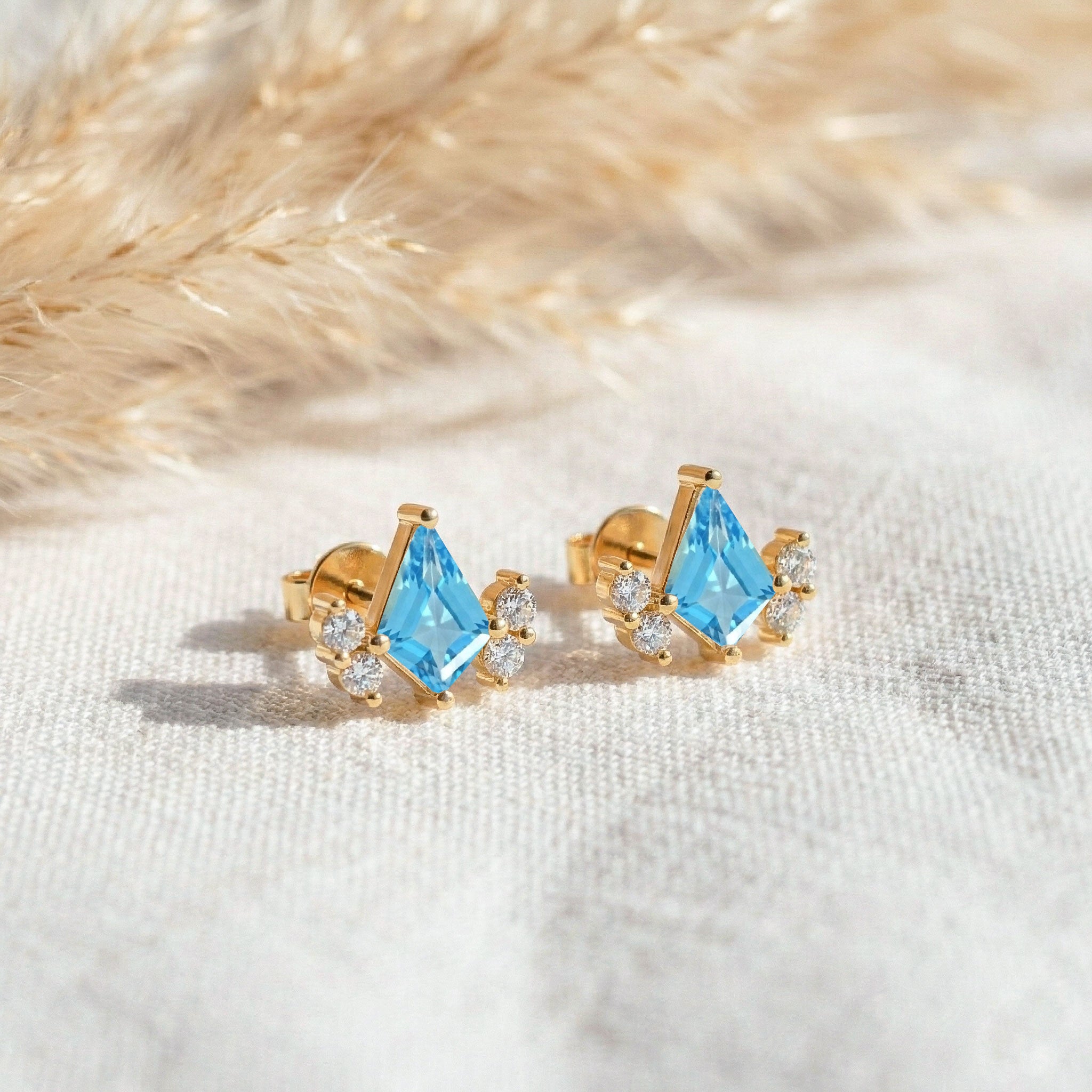 Blue Topaz Kite Stud Earrings in 925 Sterling Silver 6x4 MM 1ct