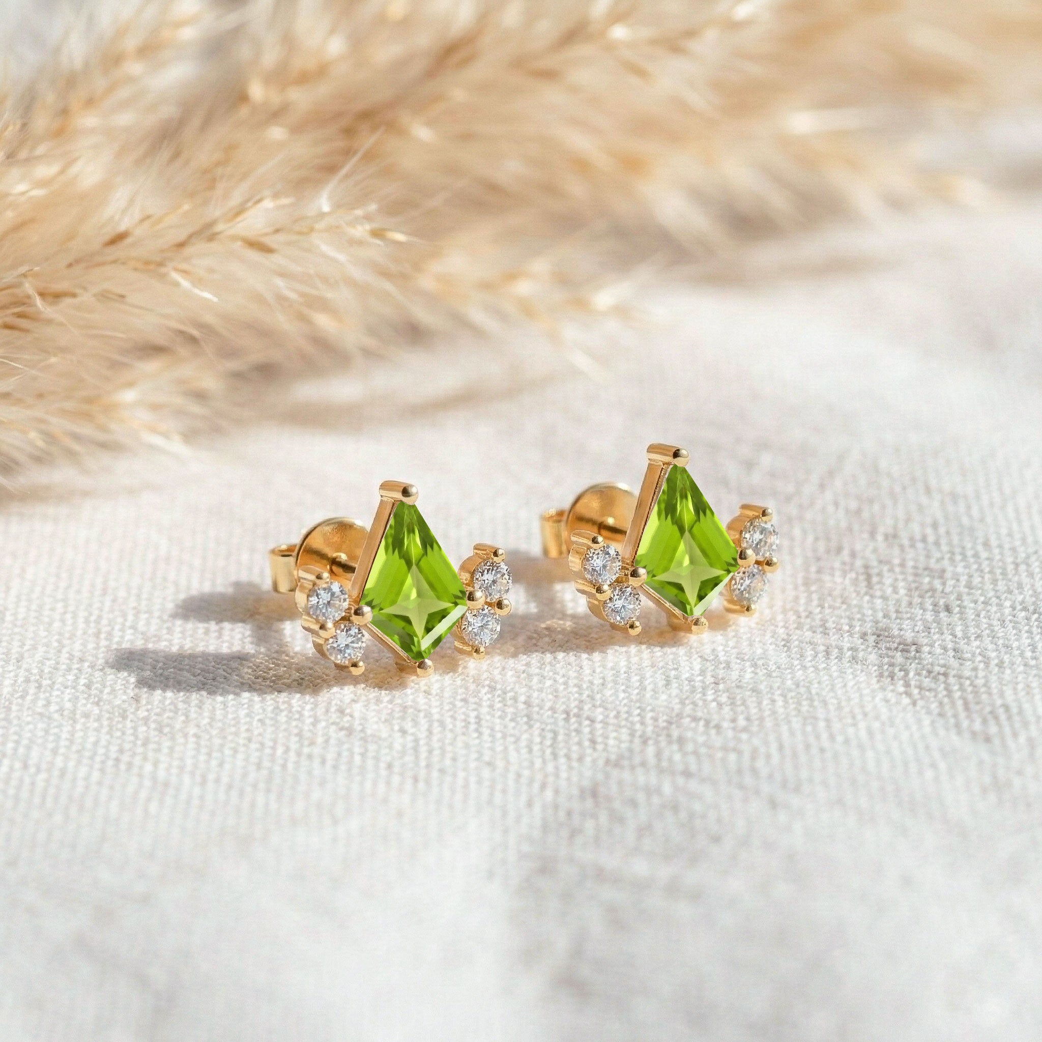 Peridot Kite Stud Earrings in 925 Sterling Silver 6x4 MM 1ct