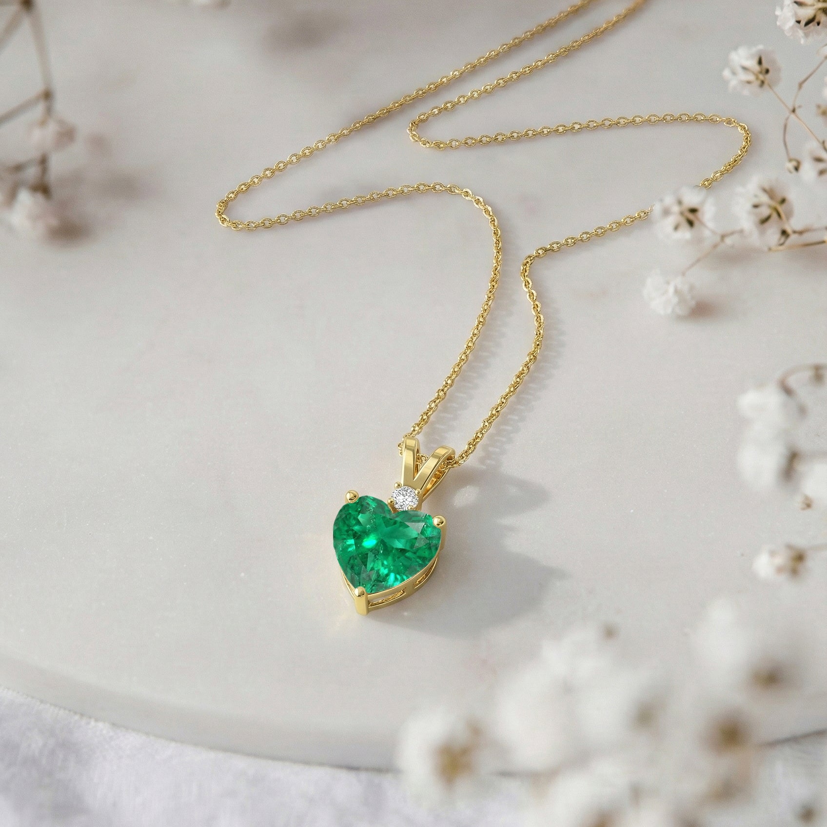 Emerald Heart Pendant Necklace in 925 Sterling Silver 1.5ct