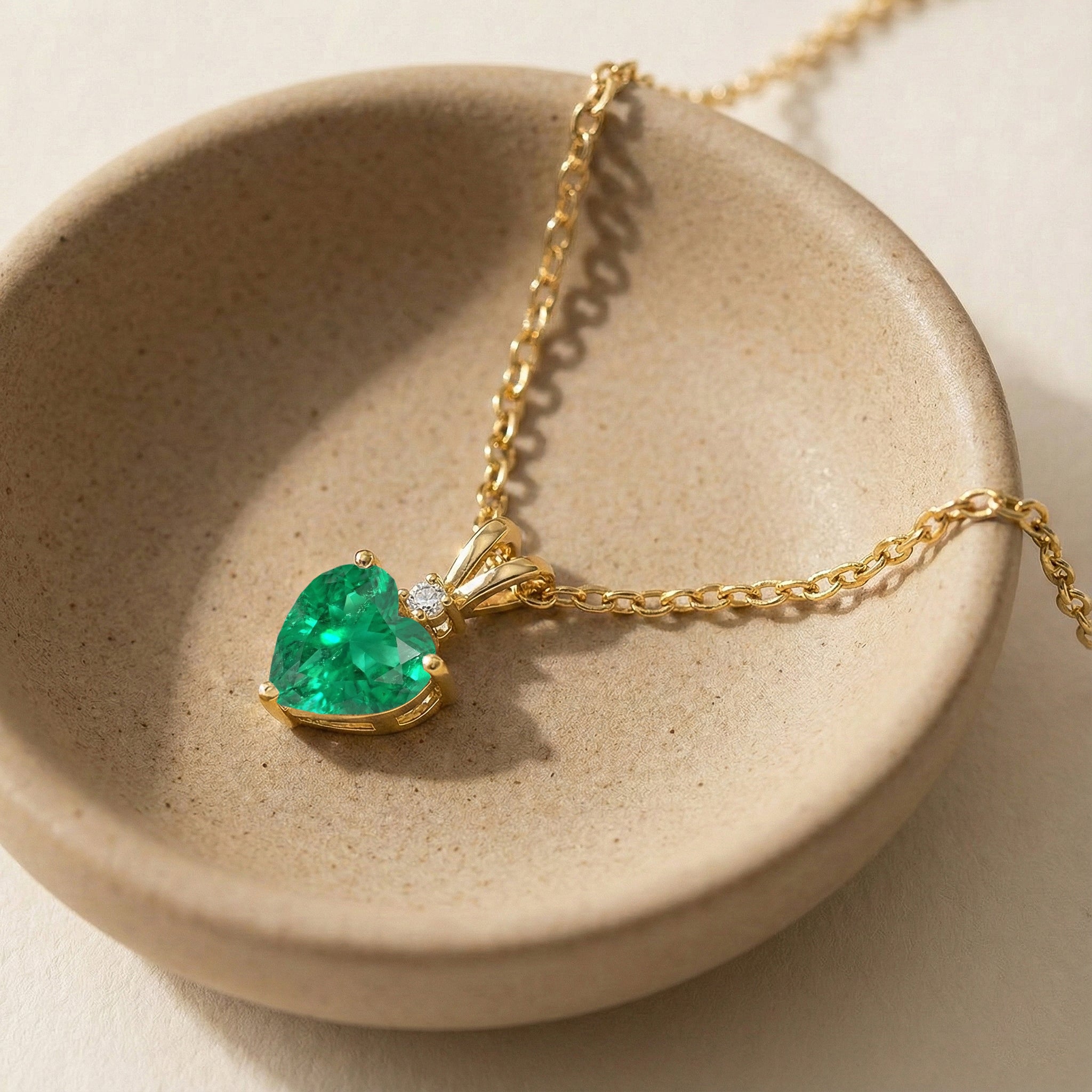 Emerald Heart Pendant Necklace in 925 Sterling Silver 1.5ct