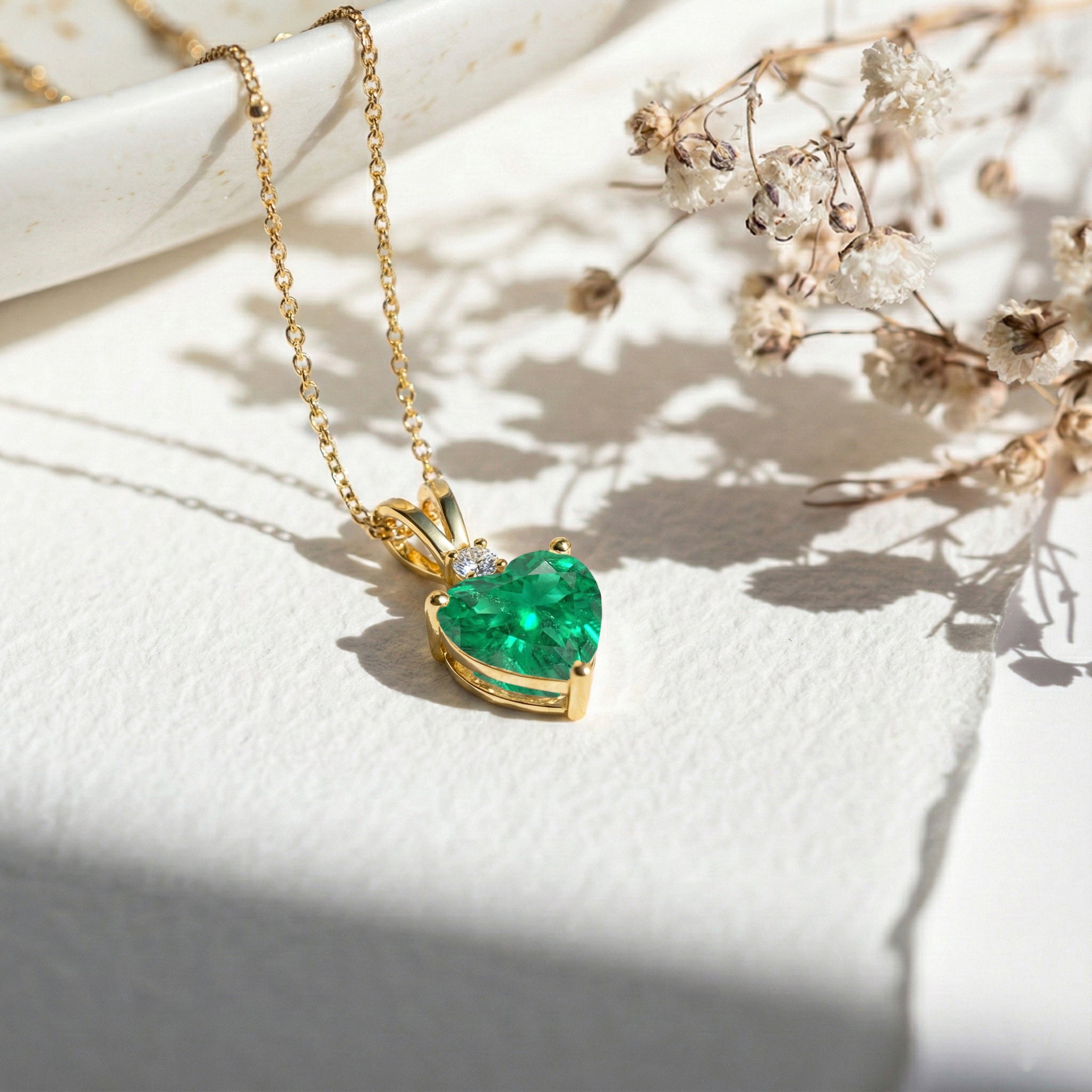 Emerald Heart Pendant Necklace in 925 Sterling Silver 1.5ct