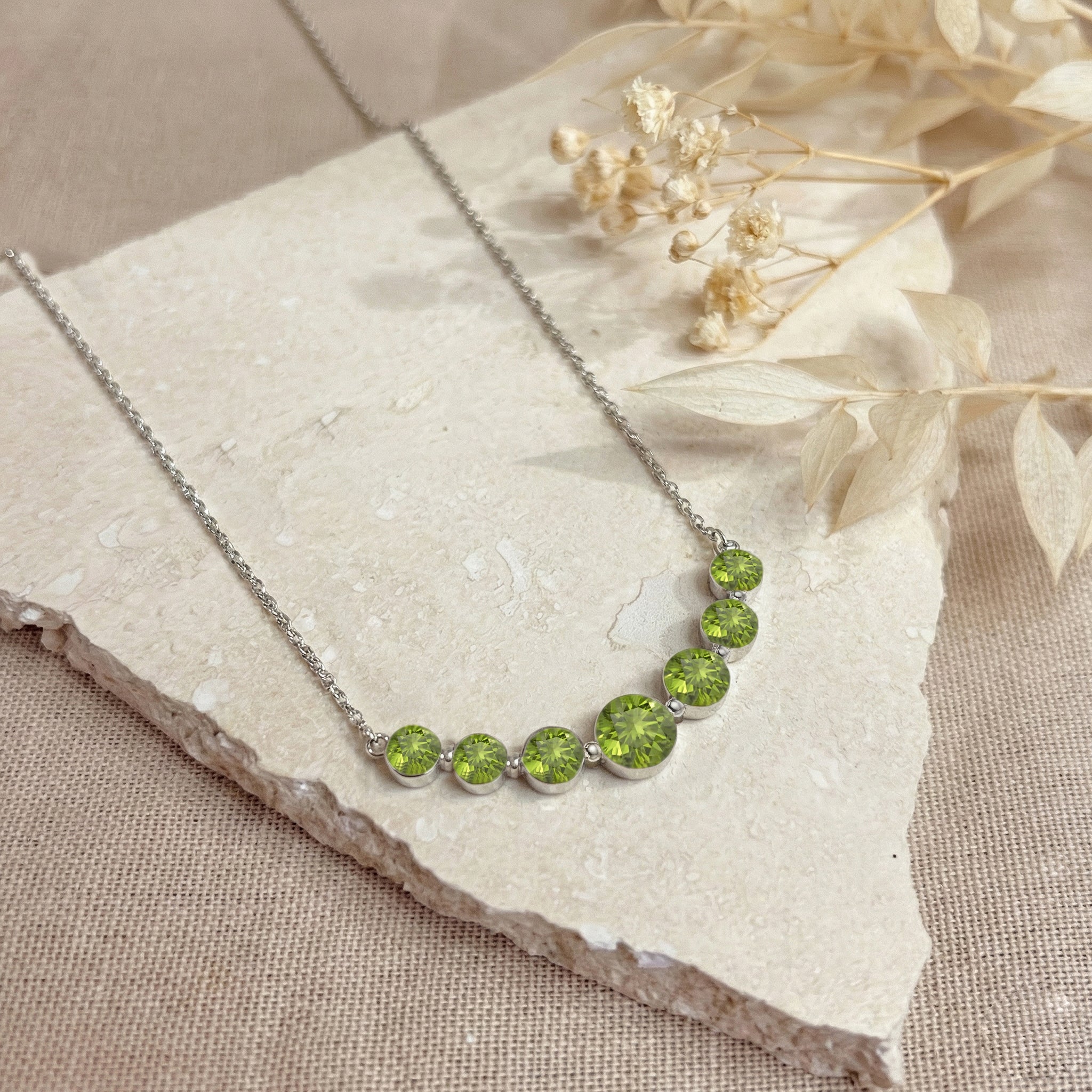 Peridot Curved Bar Necklace in 925 Sterling Silver 2.55ct