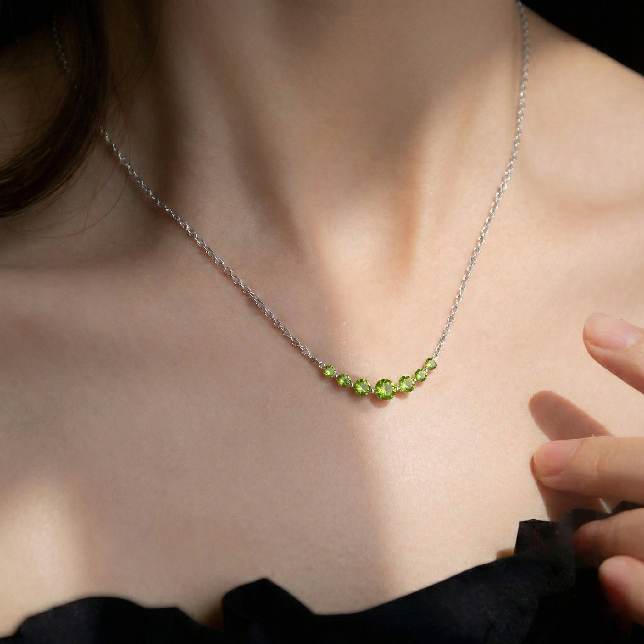 Peridot Curved Bar Necklace in 925 Sterling Silver 2.55ct