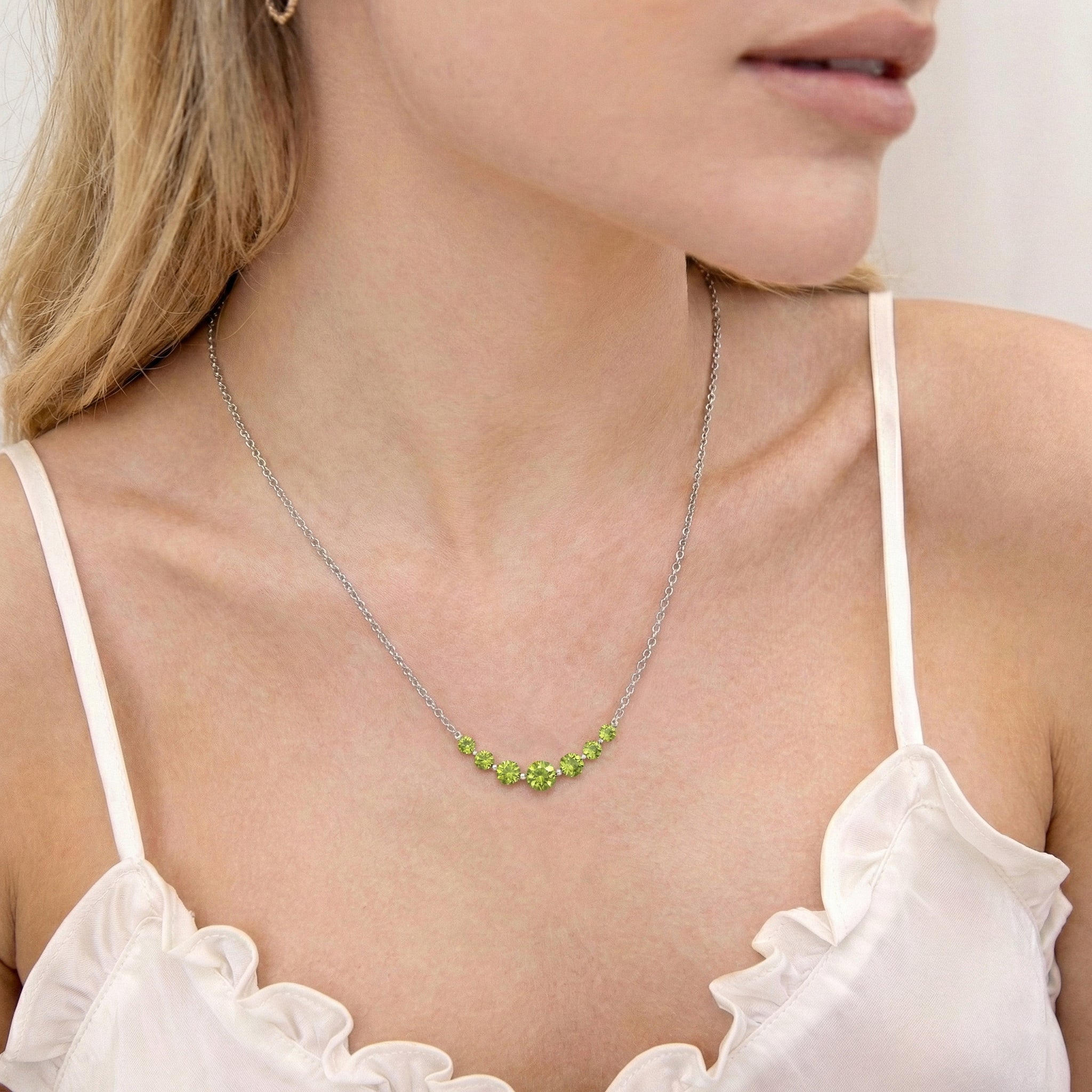 Peridot Curved Bar Necklace in 925 Sterling Silver 2.55ct