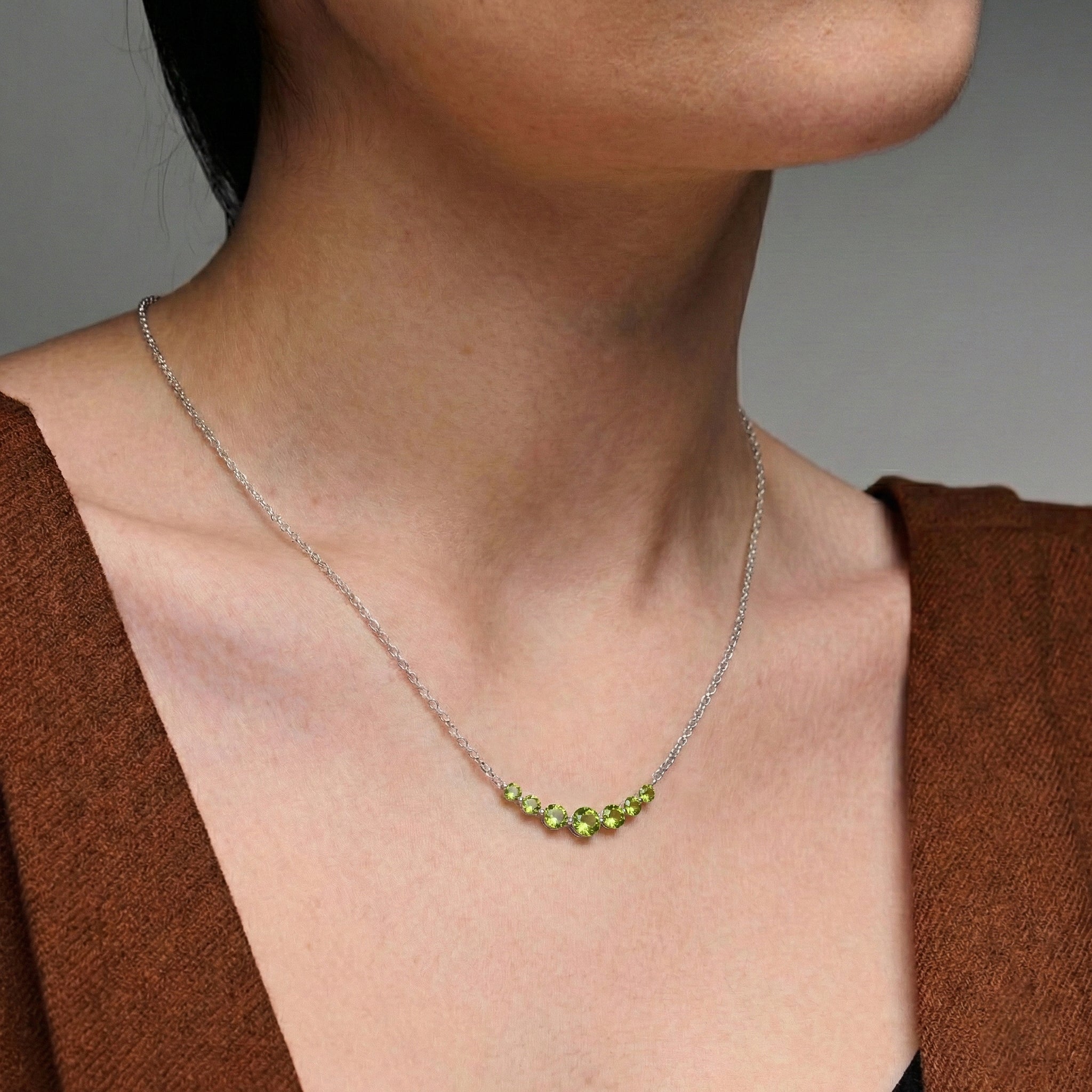 Peridot Curved Bar Necklace in 925 Sterling Silver 2.55ct