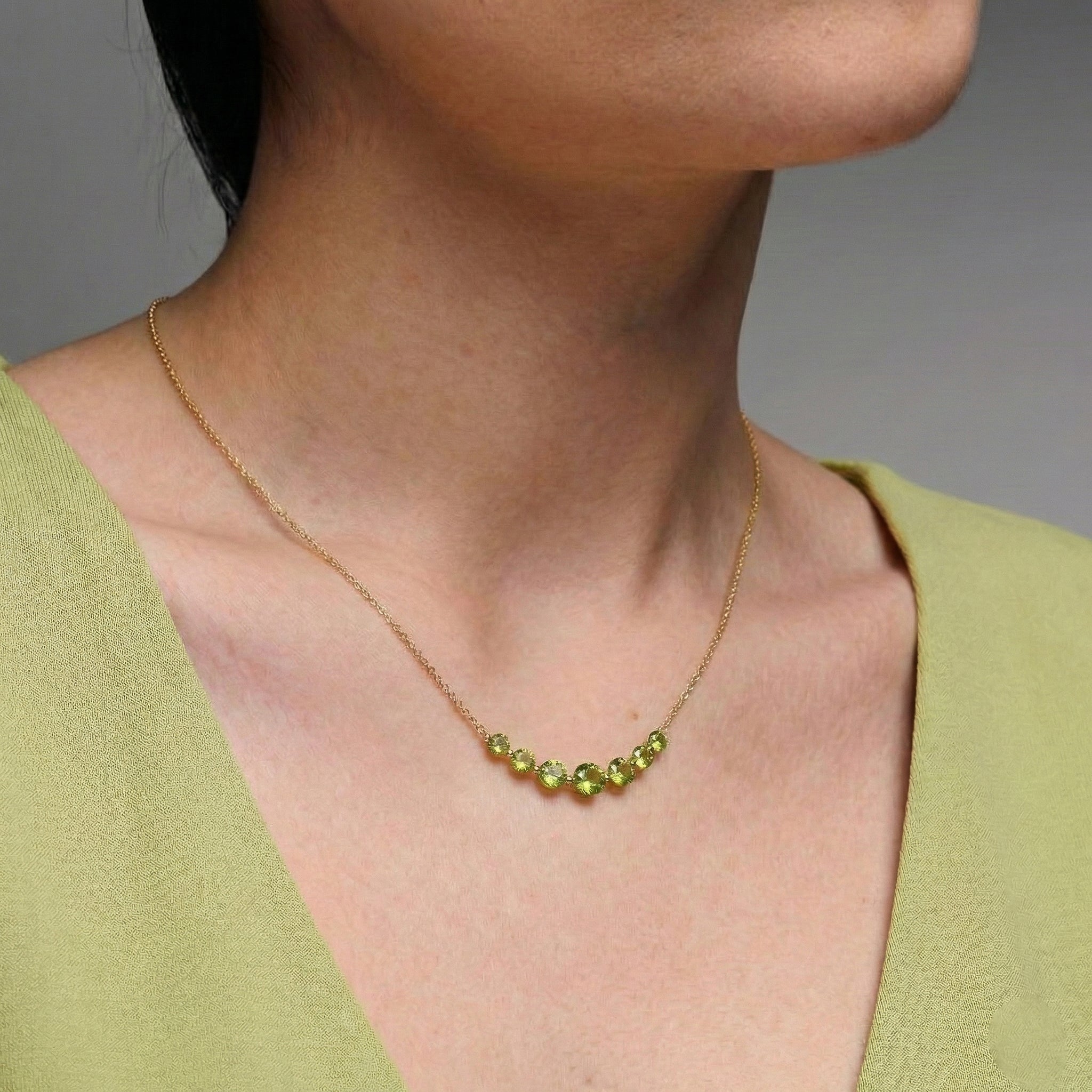 Peridot Curved Bar Necklace in 925 Sterling Silver 2.55ct