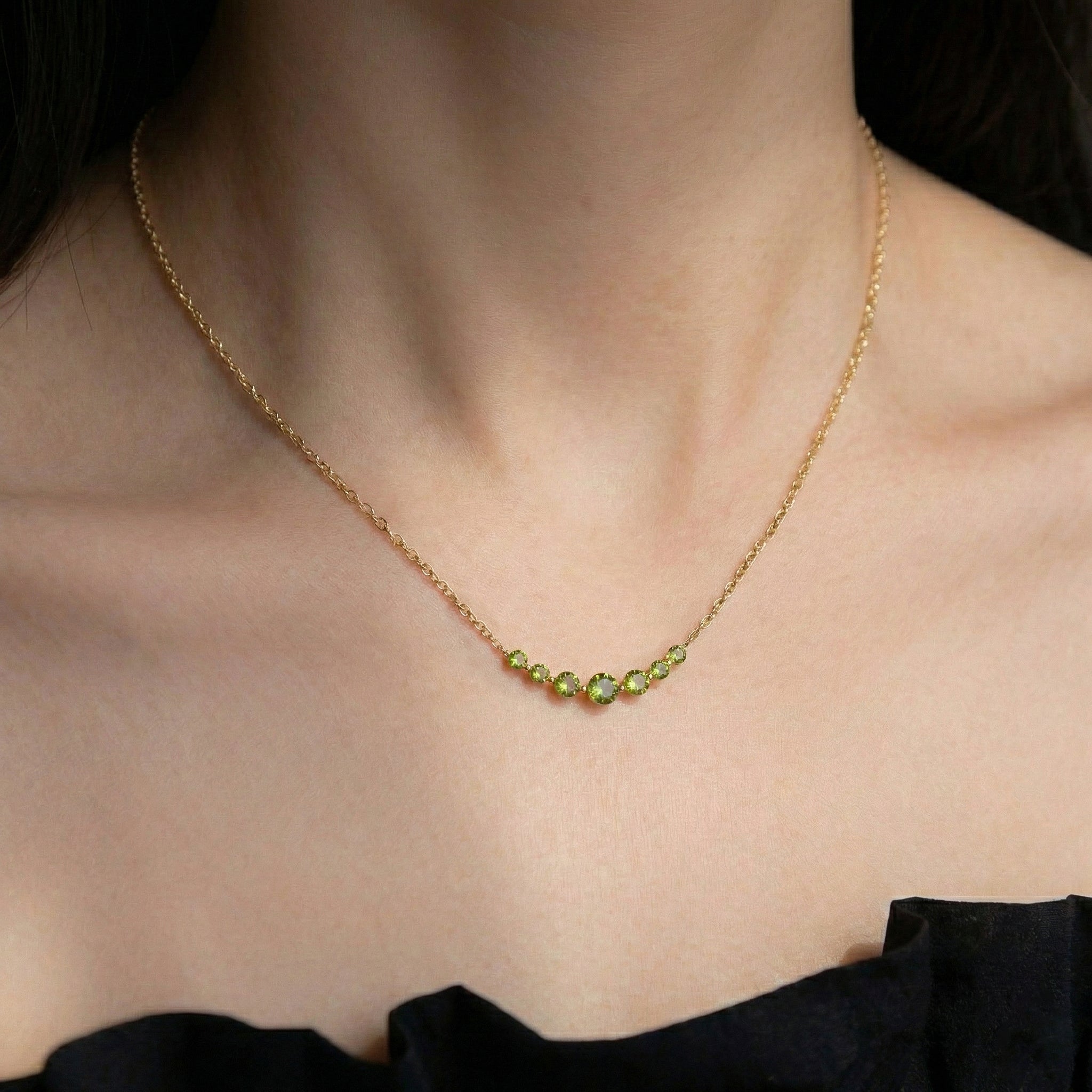 Peridot Curved Bar Necklace in 925 Sterling Silver 2.55ct