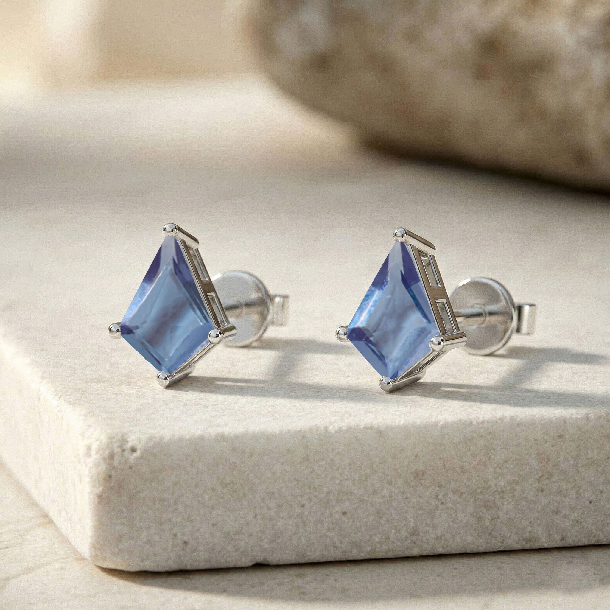 Alexandrite Kite Stud Earrings in 925 Sterling Silver 7x5 MM 1.50ct