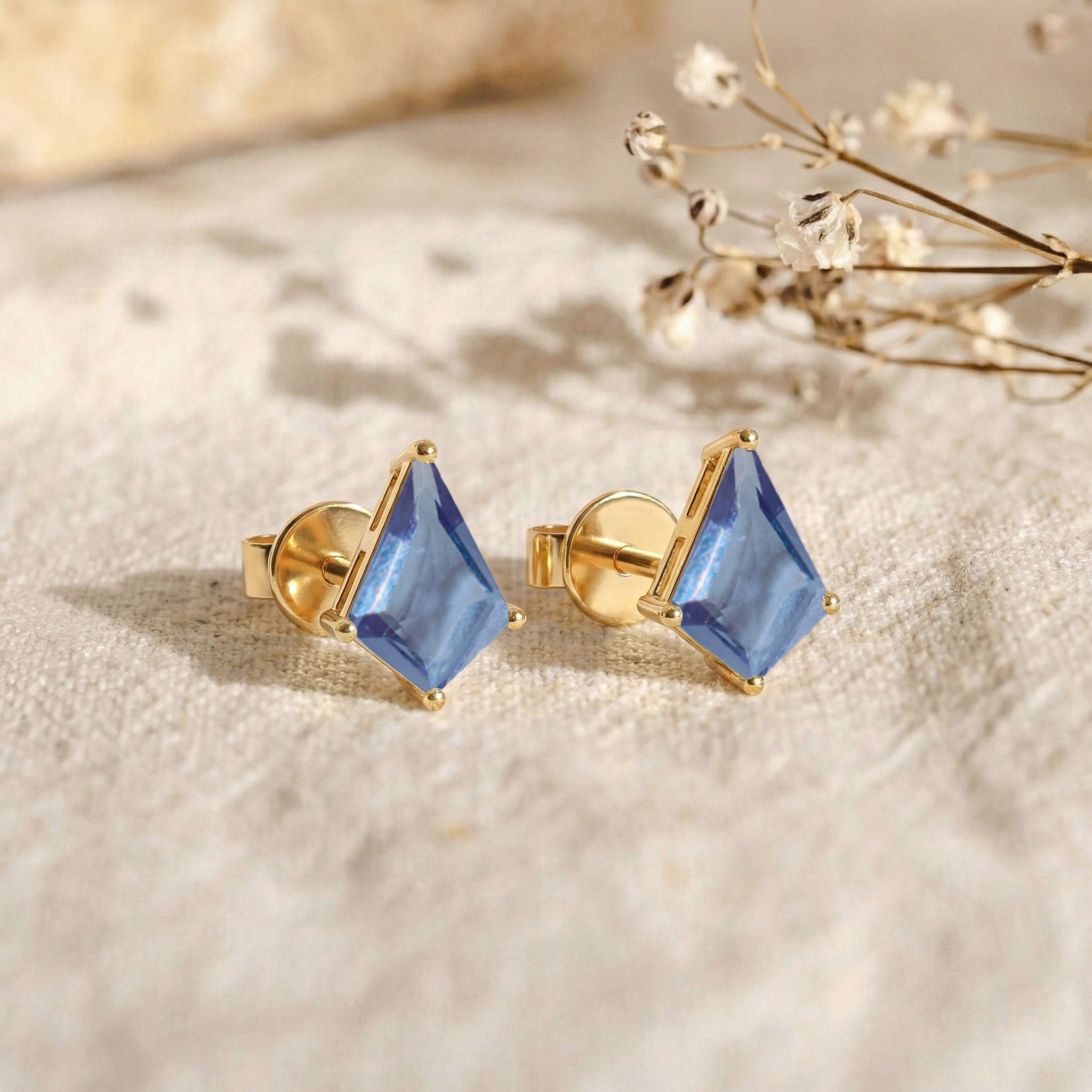Alexandrite Kite Stud Earrings in 925 Sterling Silver 7x5 MM 1.50ct