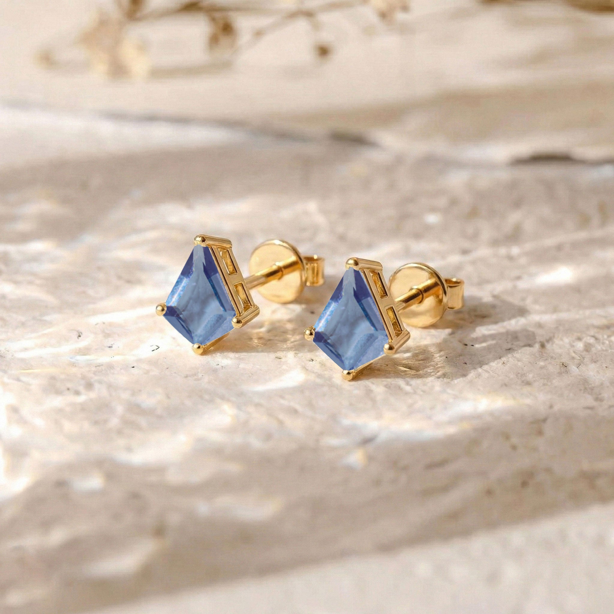 Alexandrite Kite Stud Earrings in 925 Sterling Silver 7x5 MM 1.50ct