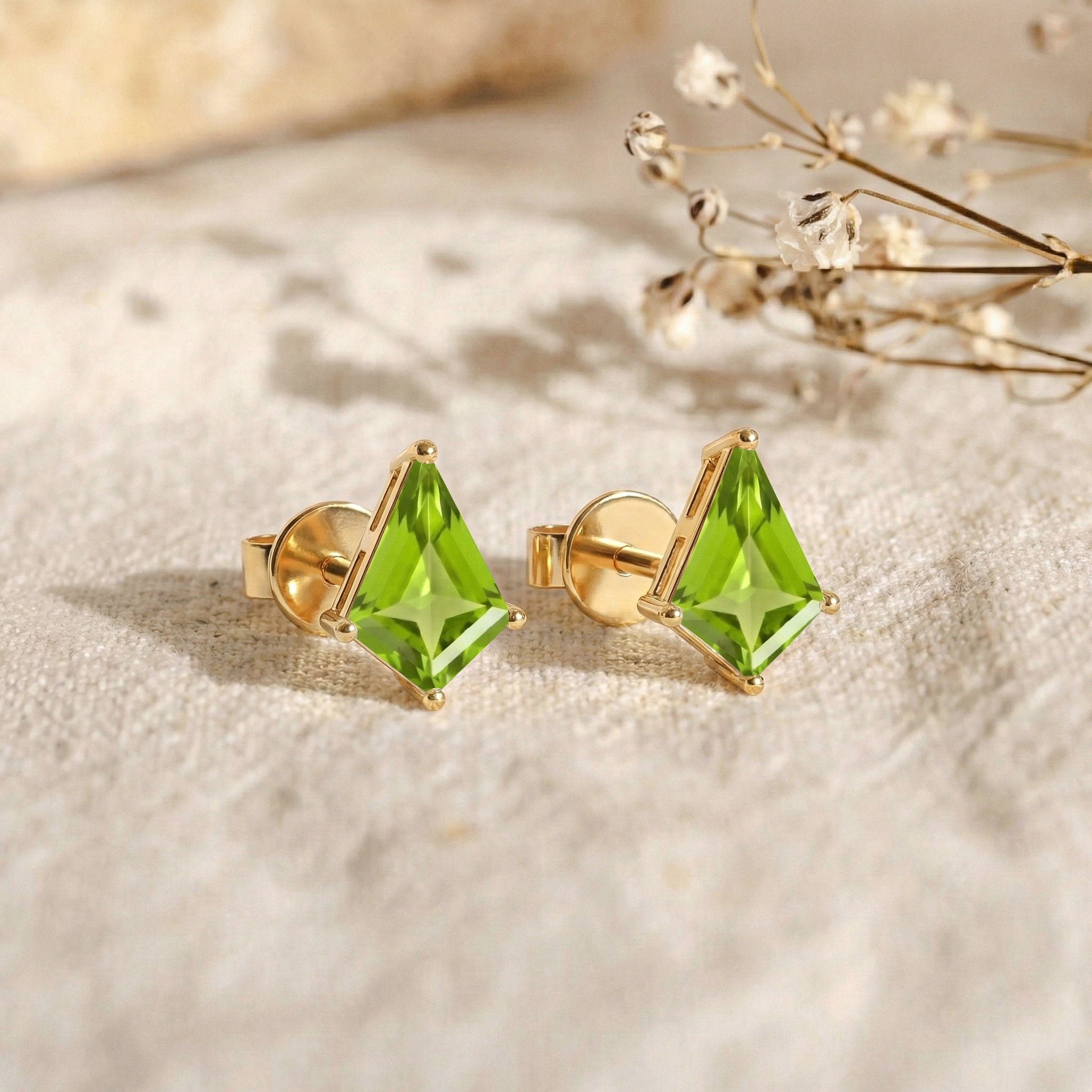 Peridot Kite Stud Earrings in 925 Sterling Silver 7x5 MM 1.50ct