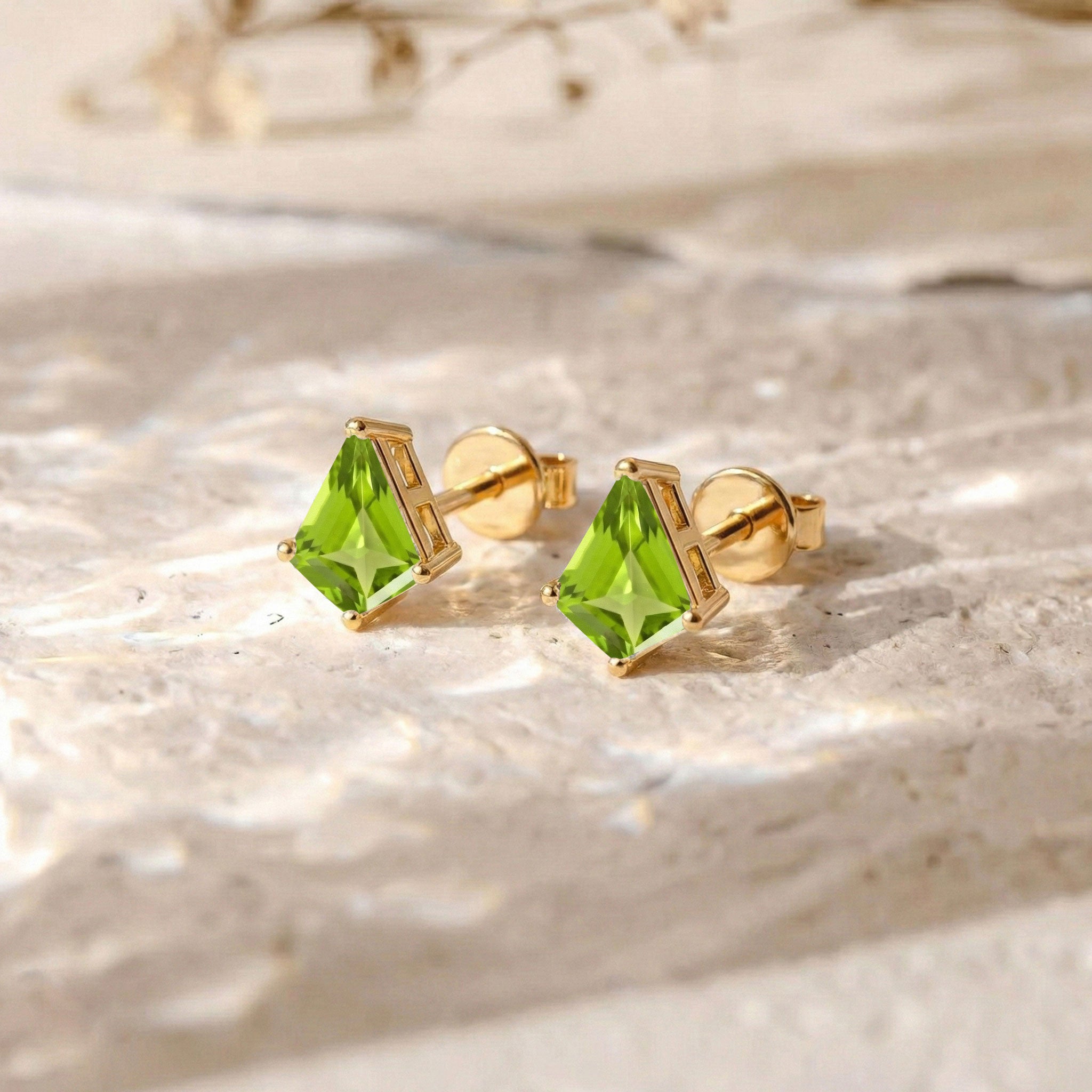 Peridot Kite Stud Earrings in 925 Sterling Silver 7x5 MM 1.50ct