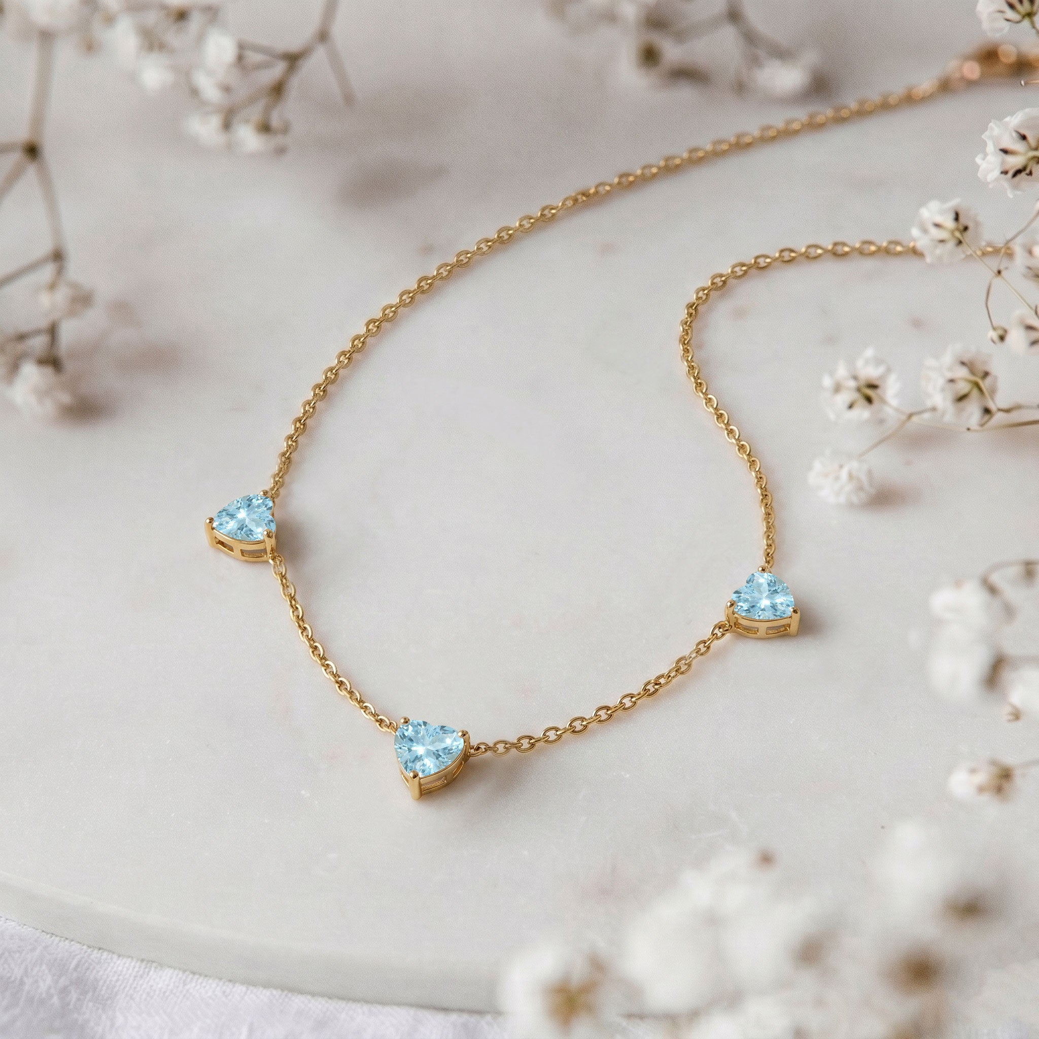 Natural Aquamarine necklace with delicate chain for everyday wear.
