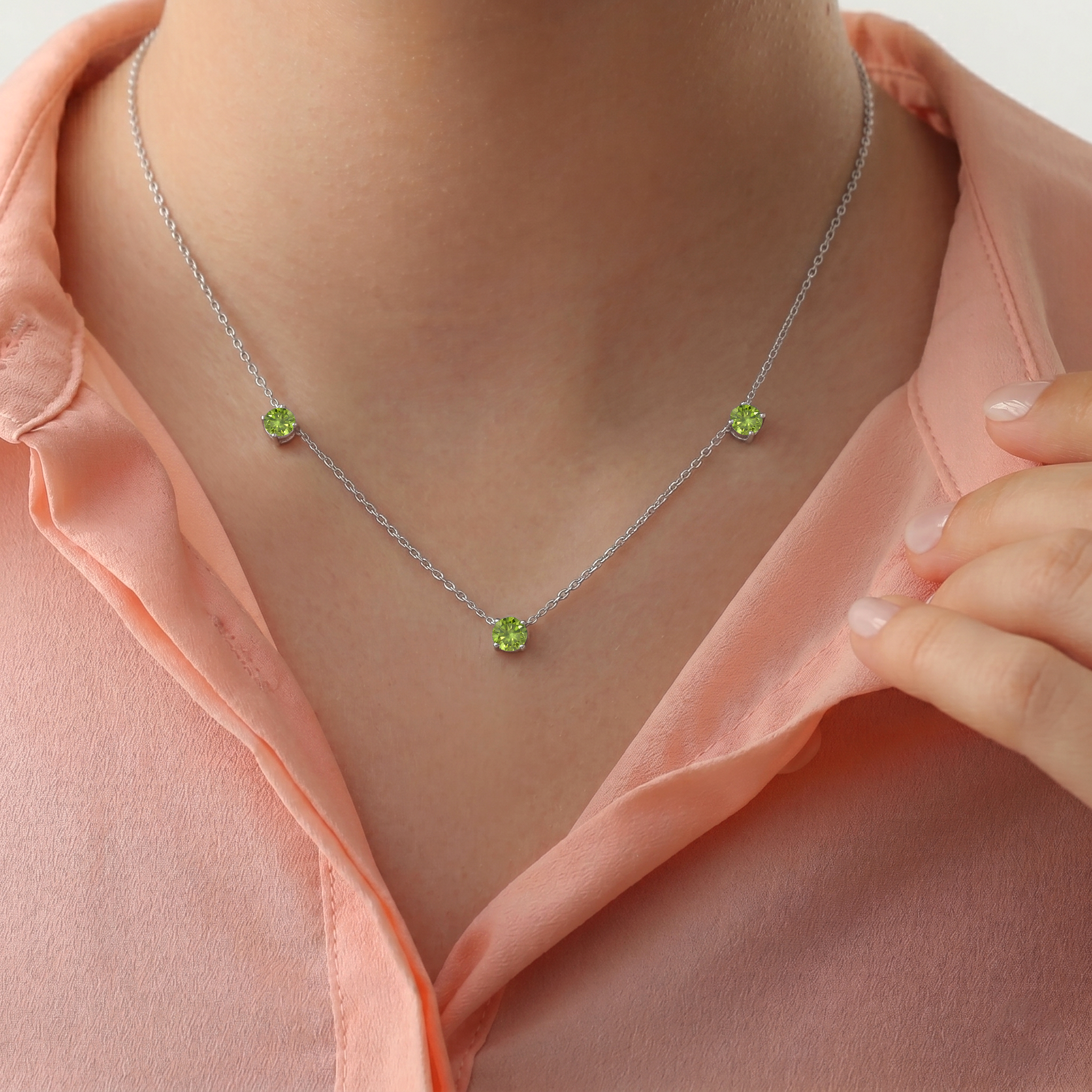 Minimalist Peridot necklace featuring bright green gemstones for everyday elegance.
