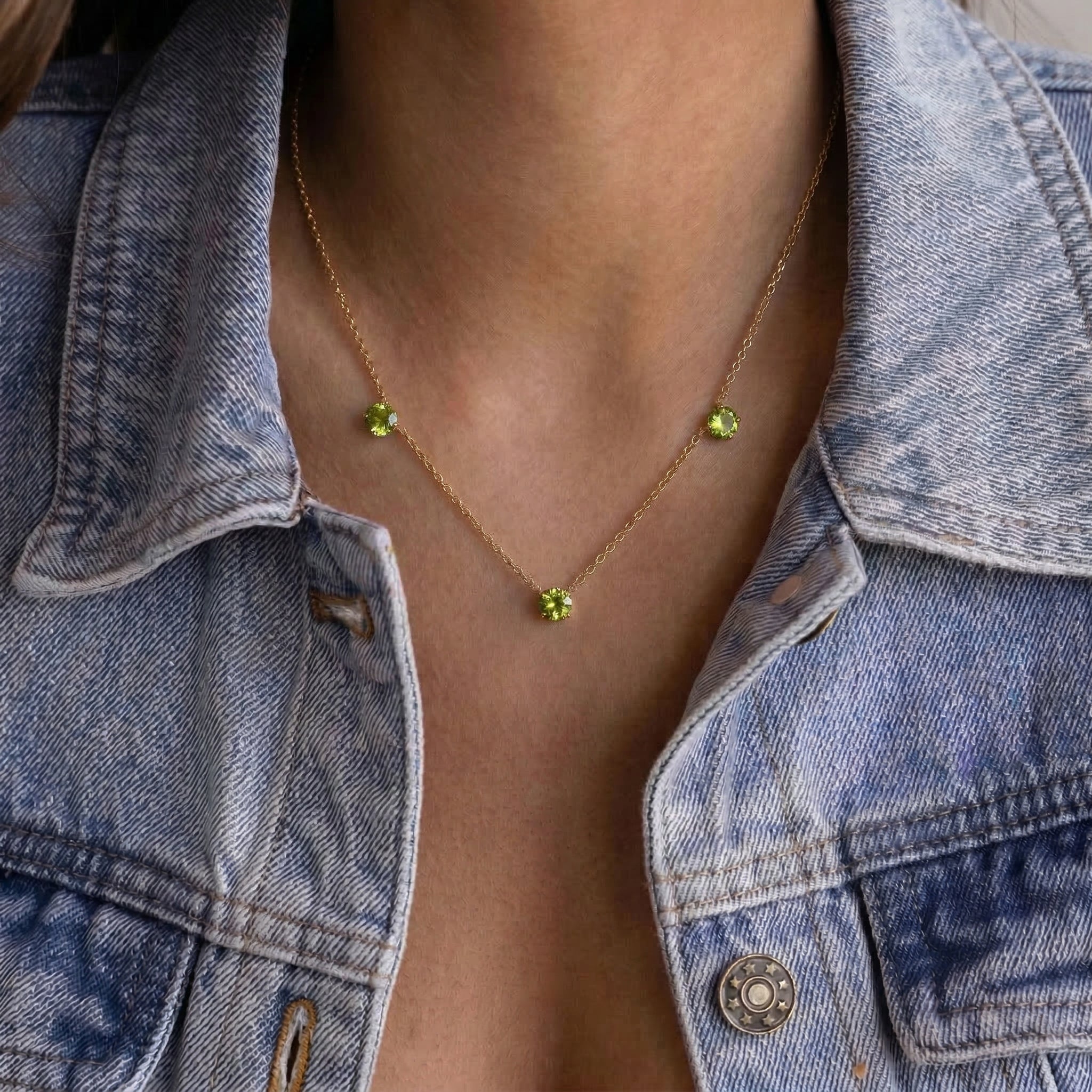 August birthstone jewelry gift featuring a timeless Peridot necklace design.
