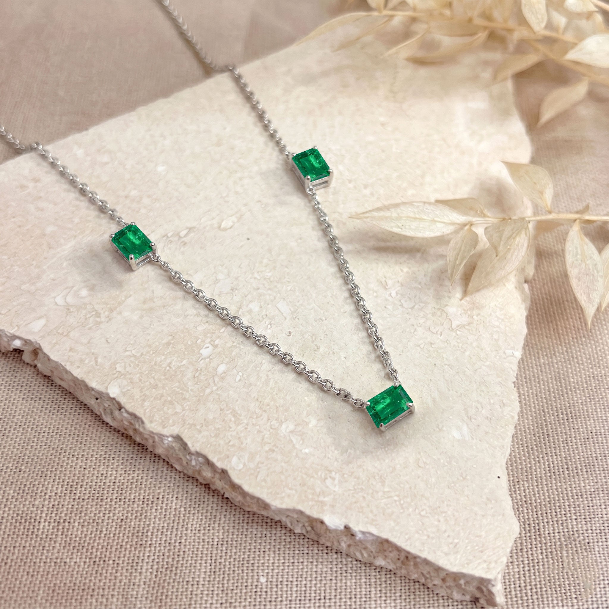 Minimalist AAA Emerald gemstone necklace for layering and everyday wear.
