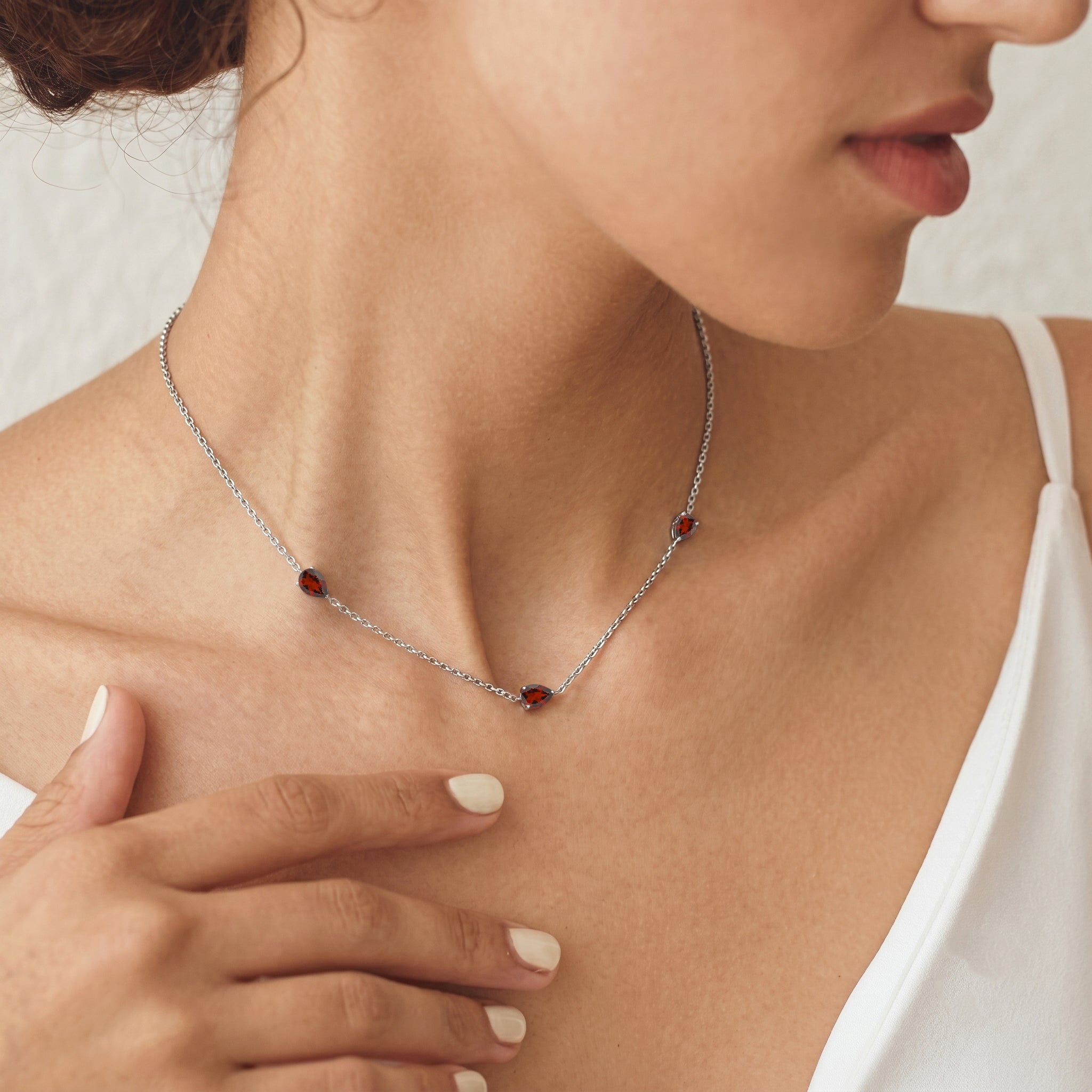 Fine jewelry Garnet necklace in sterling silver setting
