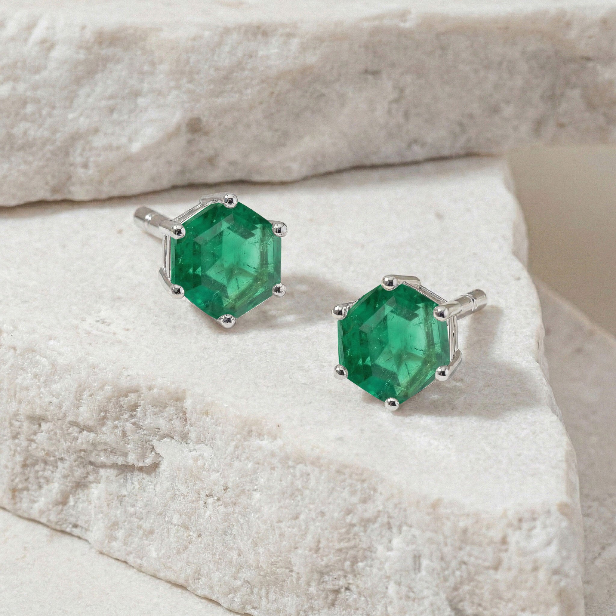 Emerald Hexagon Stud Earring in 925 Sterling Silver 6 MM 2ct