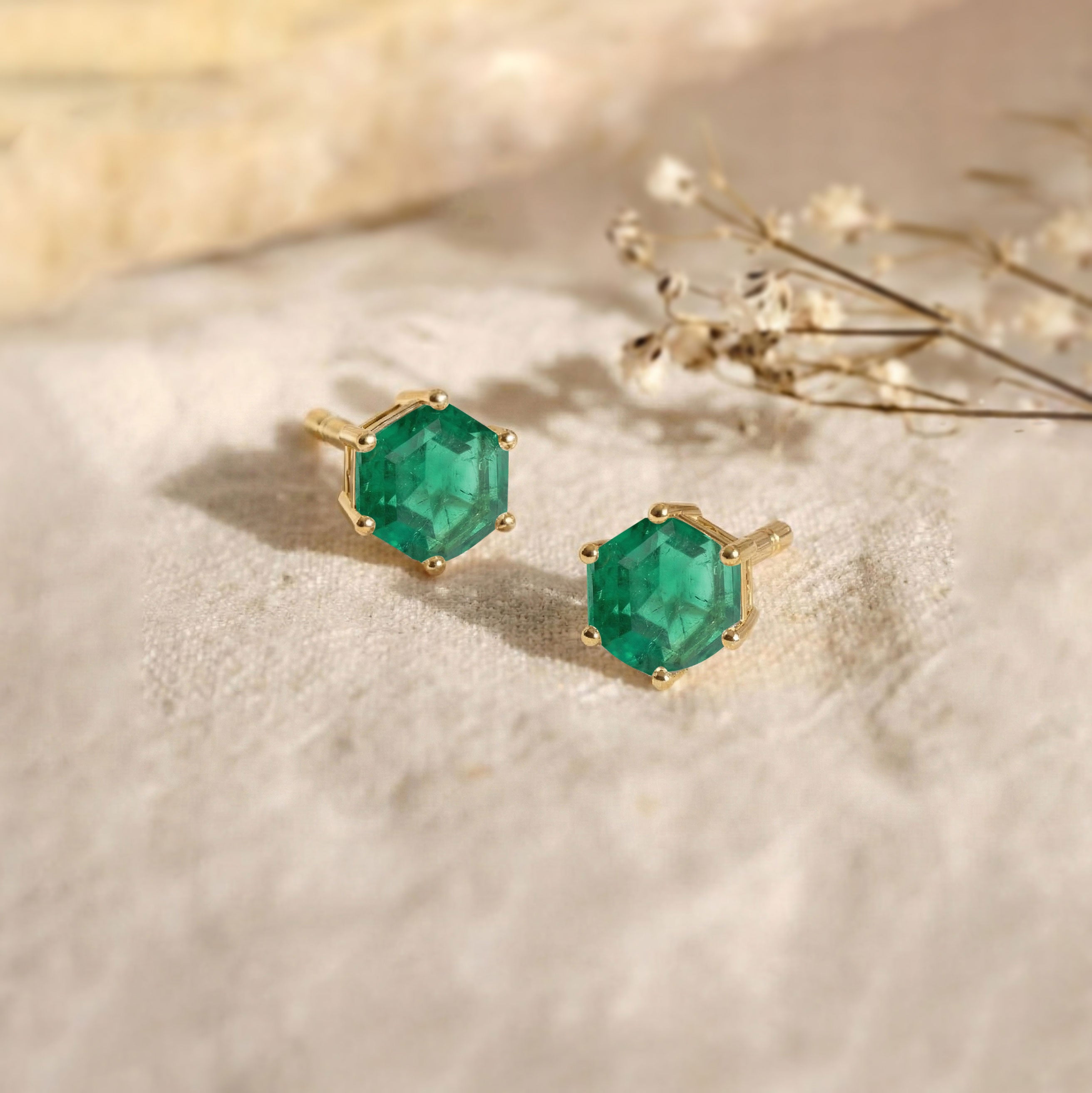 Emerald Hexagon Stud Earring in 925 Sterling Silver 6 MM 2ct