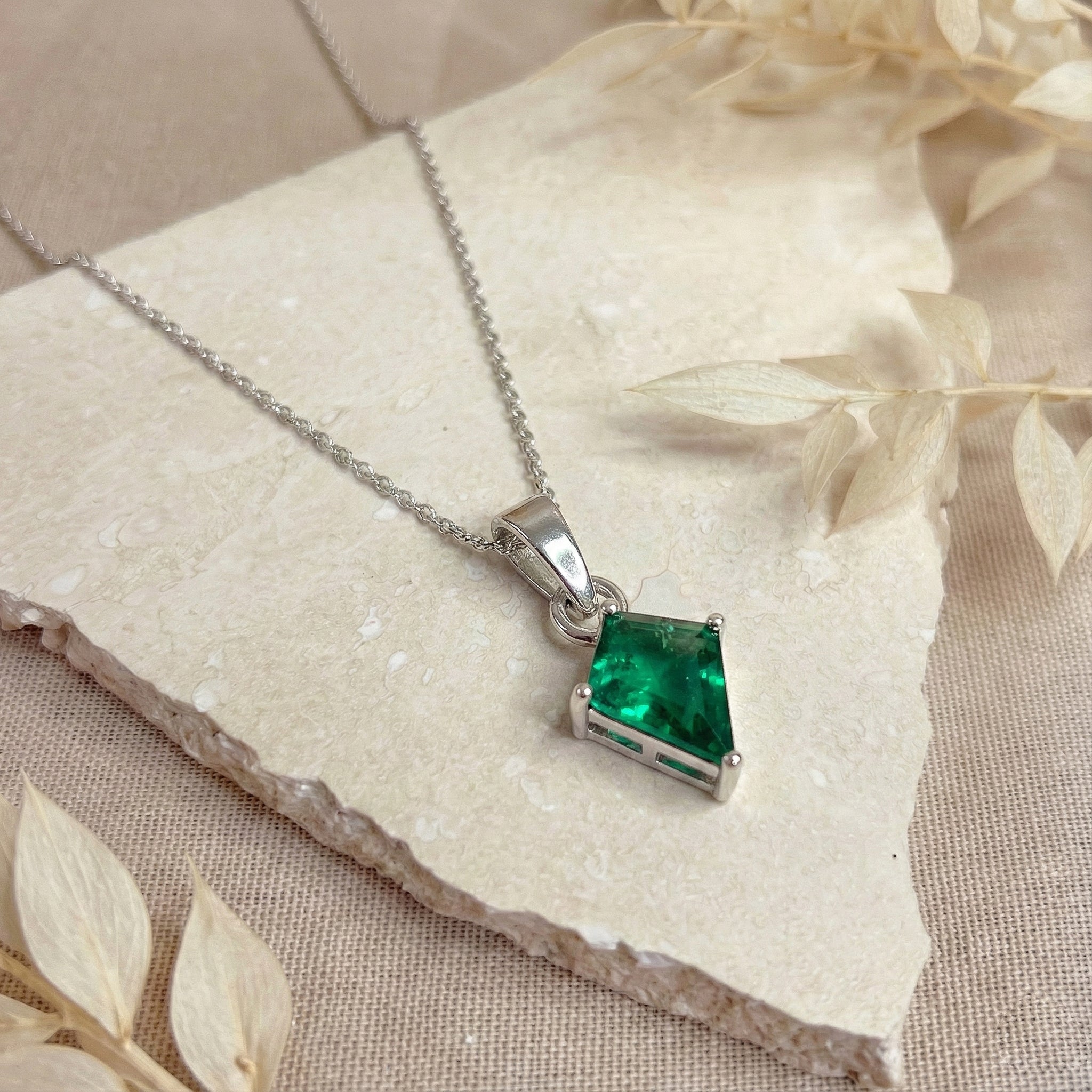 Emerald Kite Solitaire Pendant Necklace in 925 Sterling Silver 1.4ct