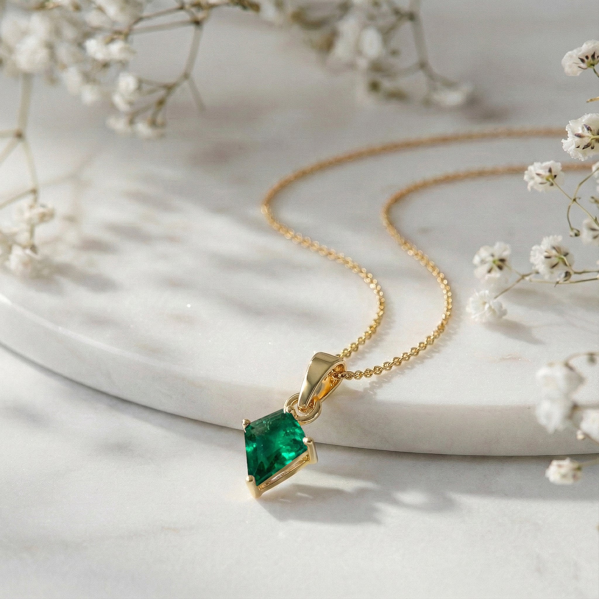 Emerald Kite Solitaire Pendant Necklace in 925 Sterling Silver 1.4ct