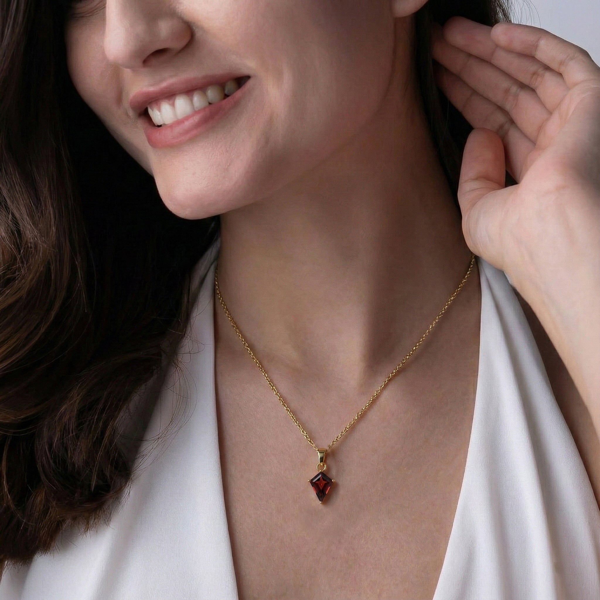 Natural Garnet Kite Solitaire Pendant Necklace in 925 Sterling Silver 1.4ct