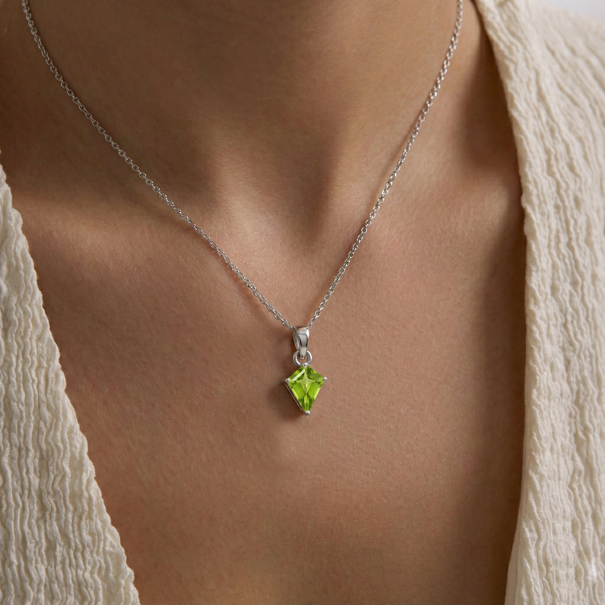 Natural Peridot Kite Solitaire Pendant Necklace in 925 Sterling Silver 1.4ct