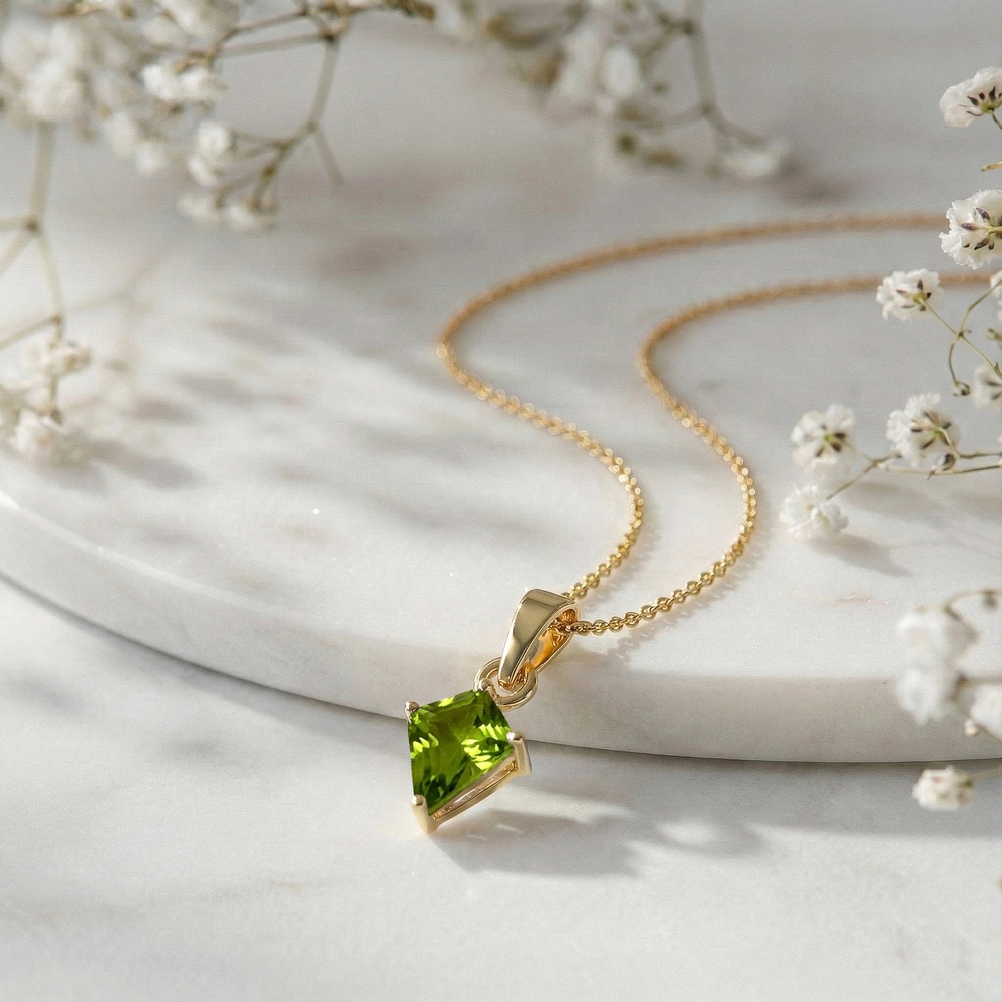 Natural Peridot Kite Solitaire Pendant Necklace in 925 Sterling Silver 1.4ct