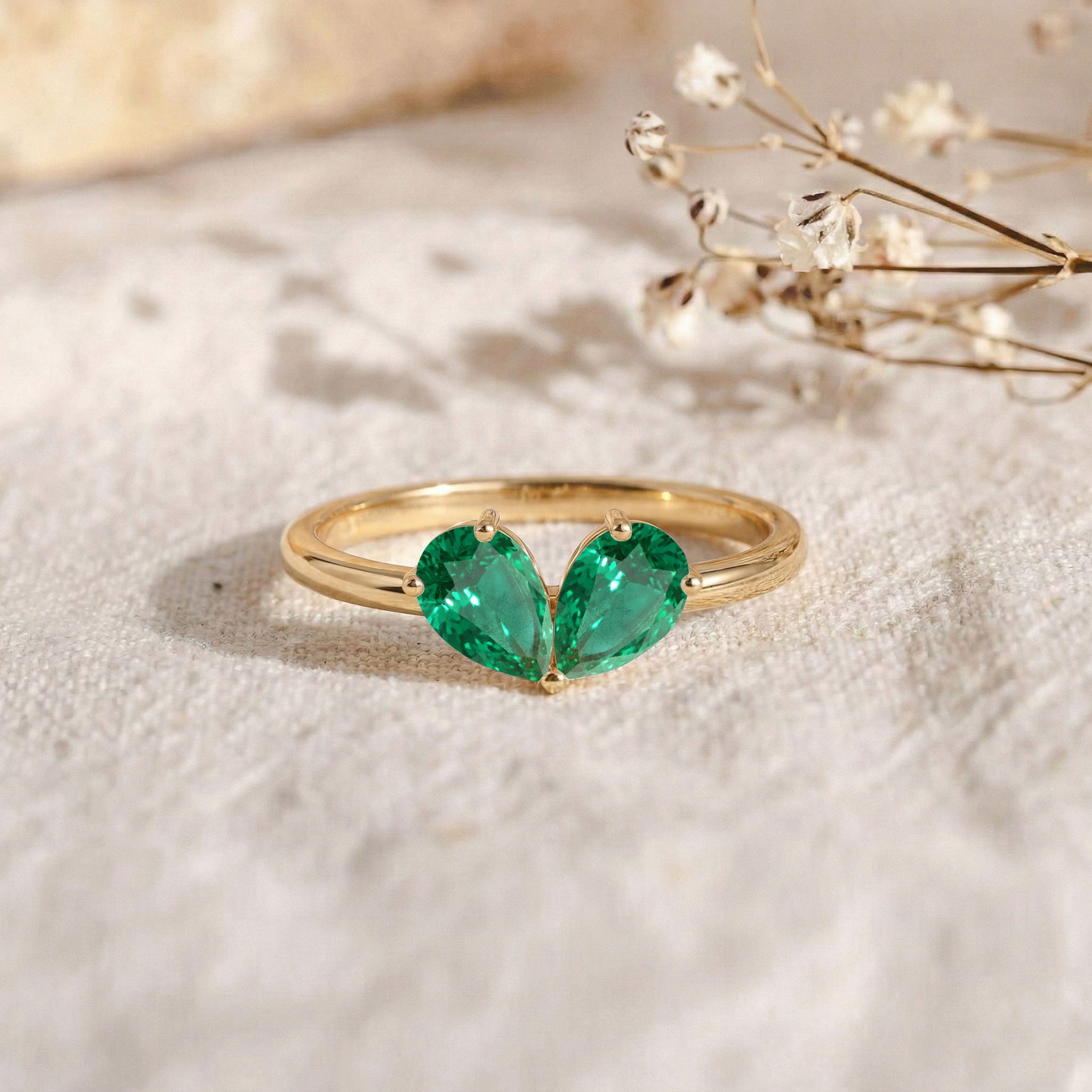 Emerald Gemstone Pear Shpaed Ring for her in 925 Sterling Silver and Yellow Gold Filled