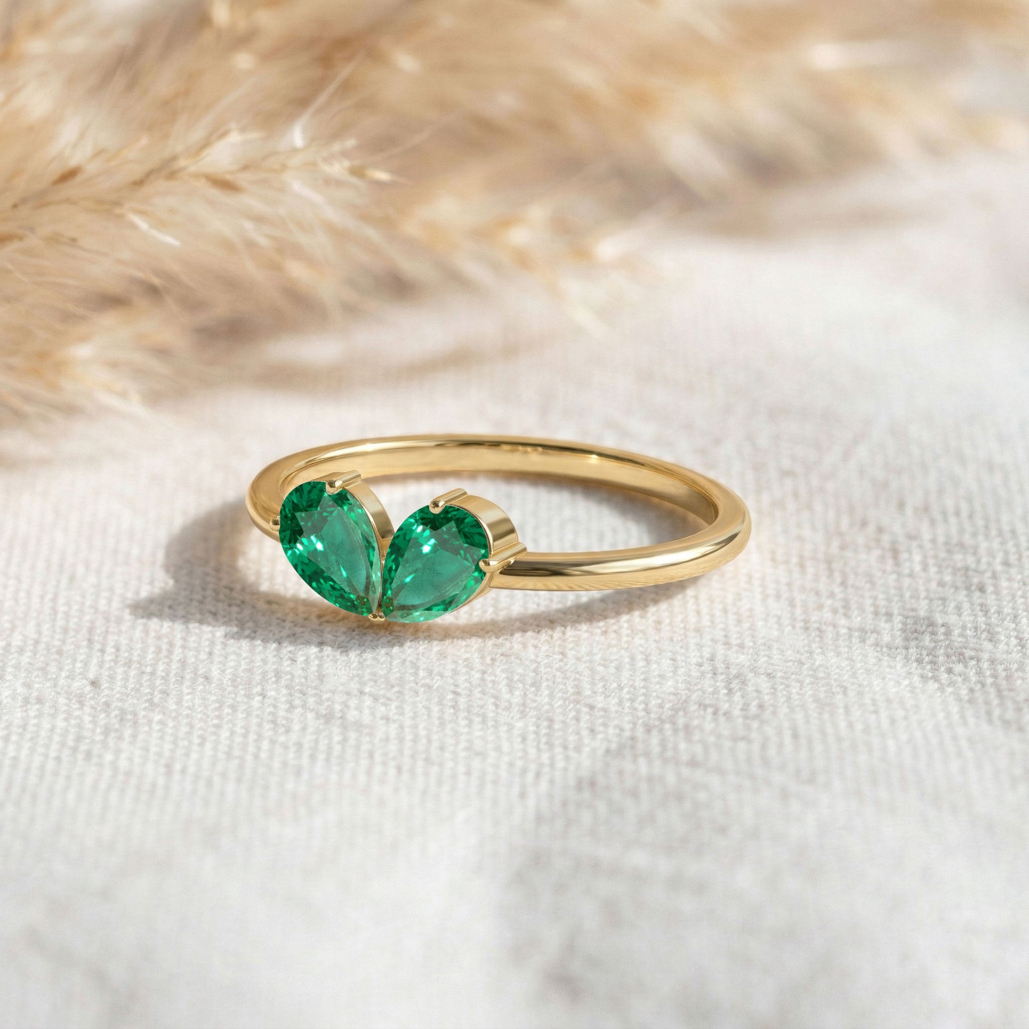 Emerald Gemstone Pear Shpaed Ring for her in 925 Sterling Silver and Yellow Gold Filled