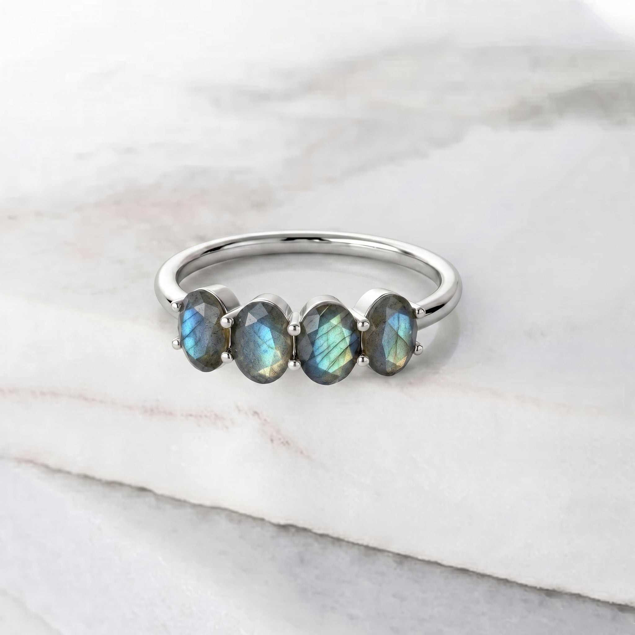 Labradorite oval ring, gemstone jewelry, silver and gold ring, handcrafted accessory, minimalist design, artisan jewelry, elegant fashion, women's gift, premium ring, fine style