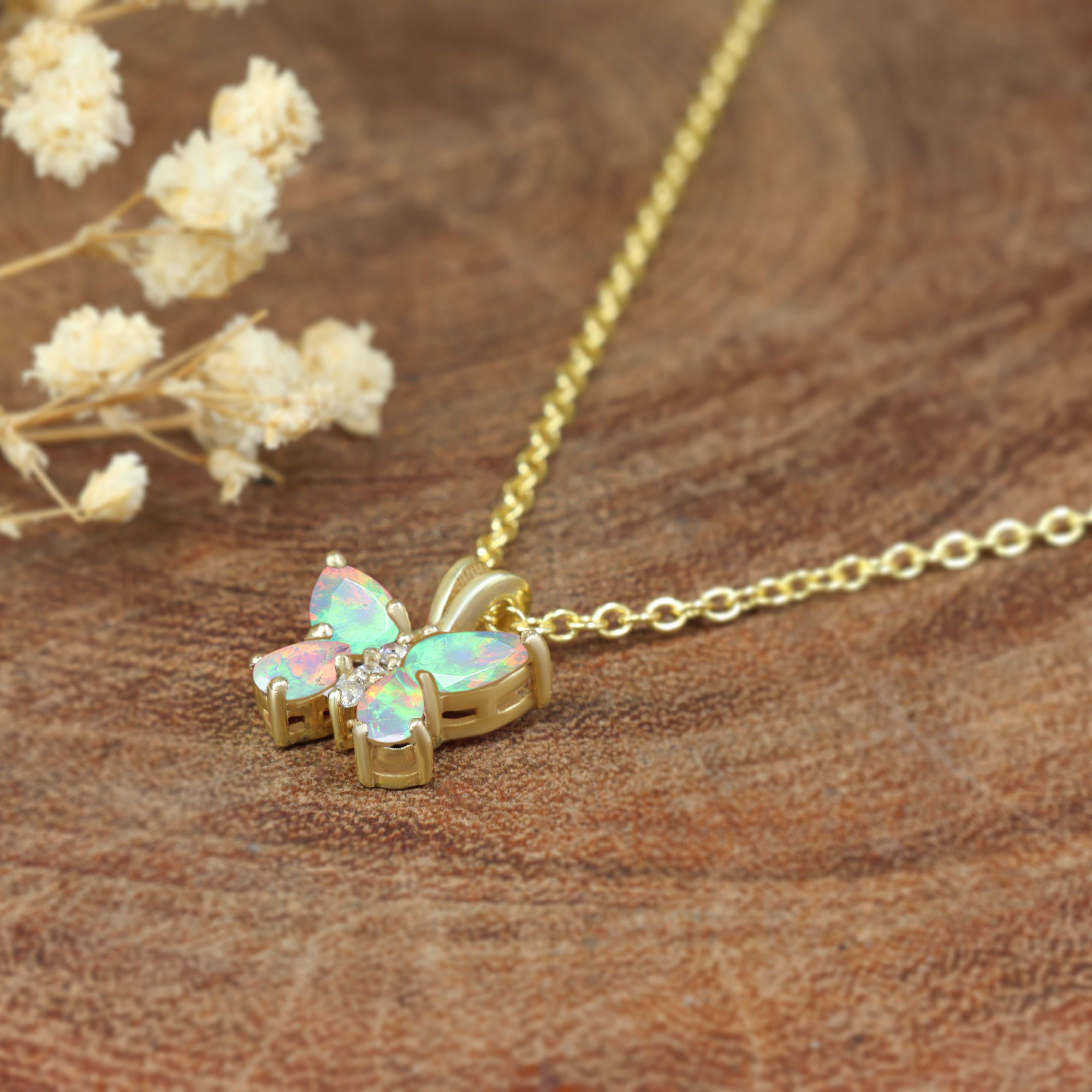 WHITE OPAL NECKLACE