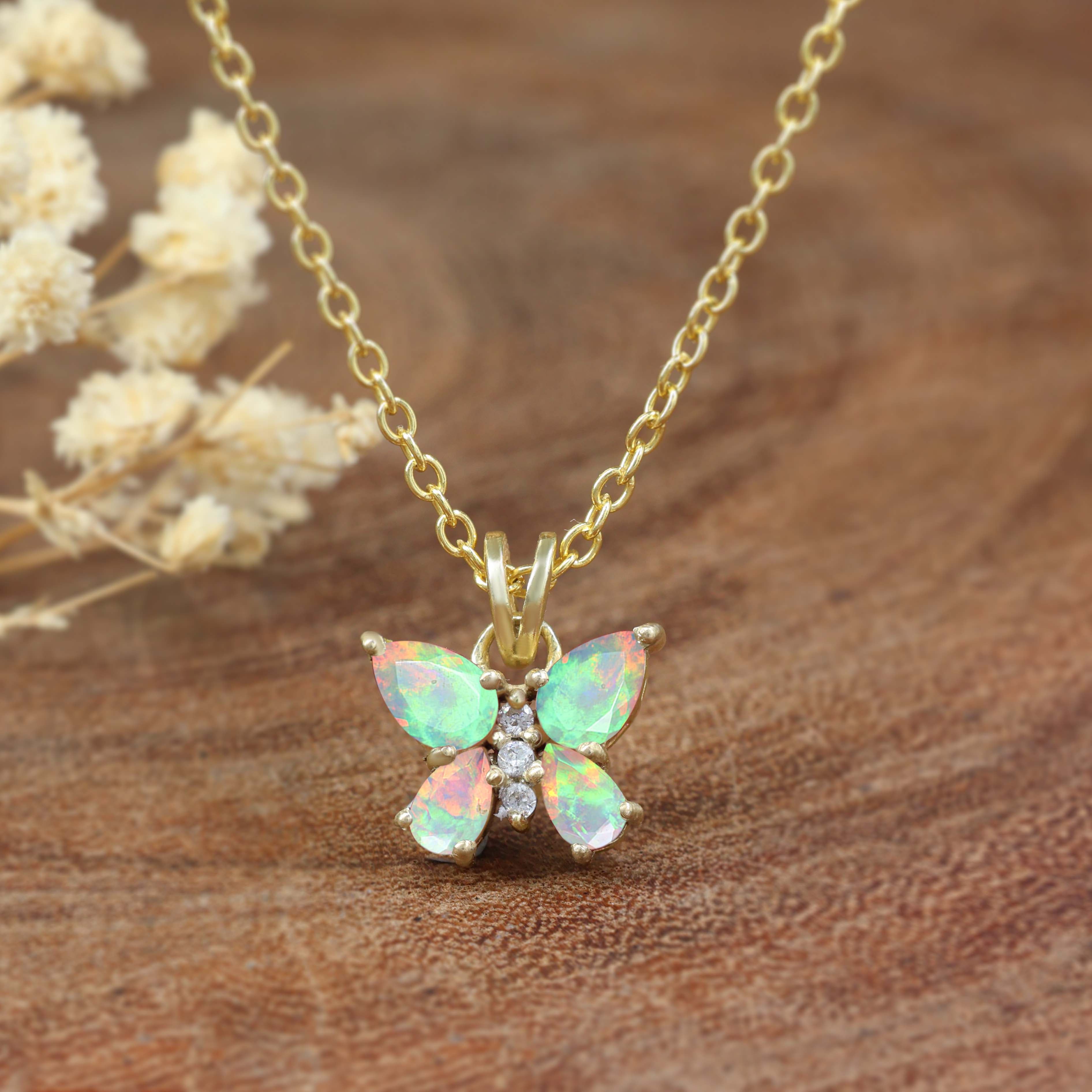 WHITE OPAL NECKLACE
