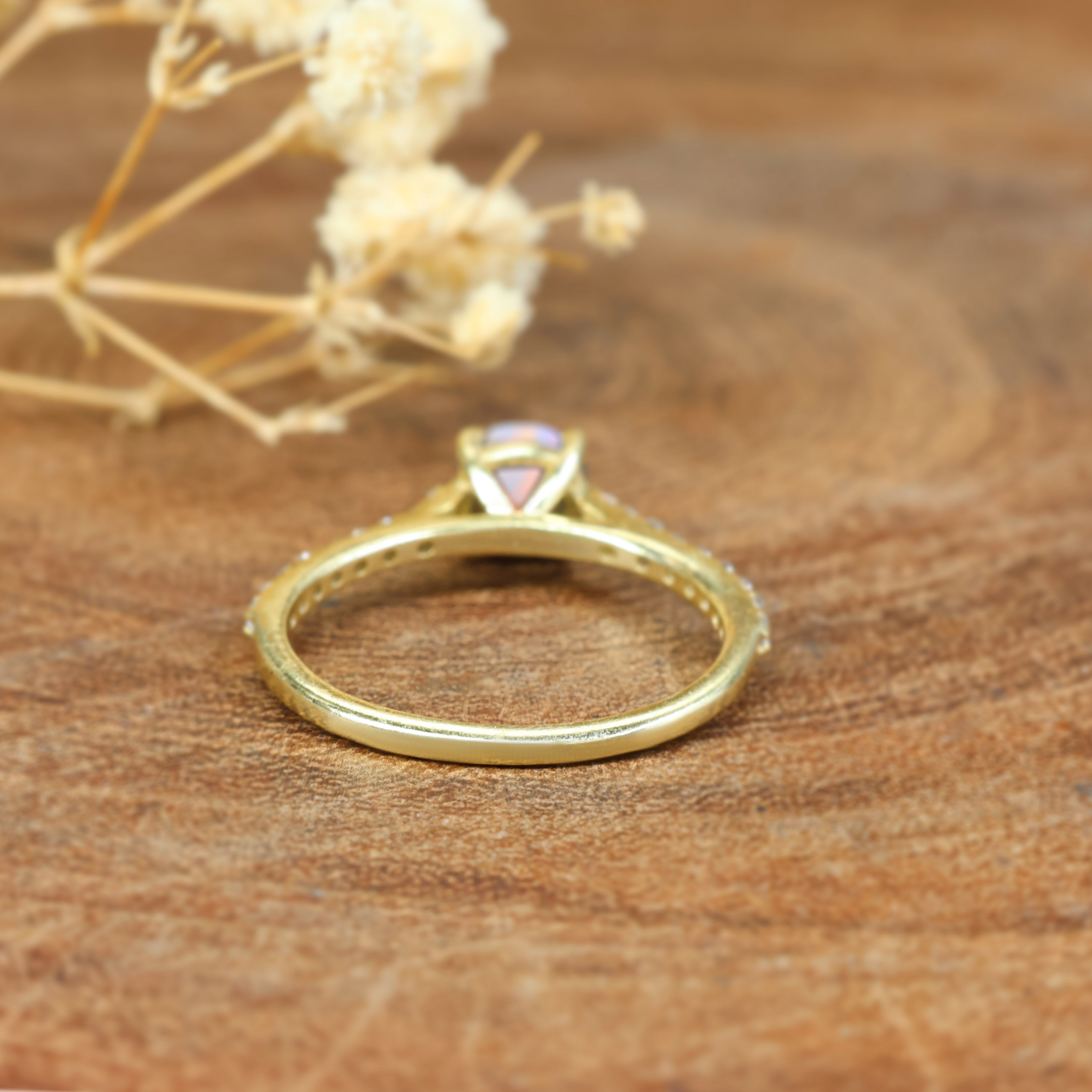 WHITE OPAL RING