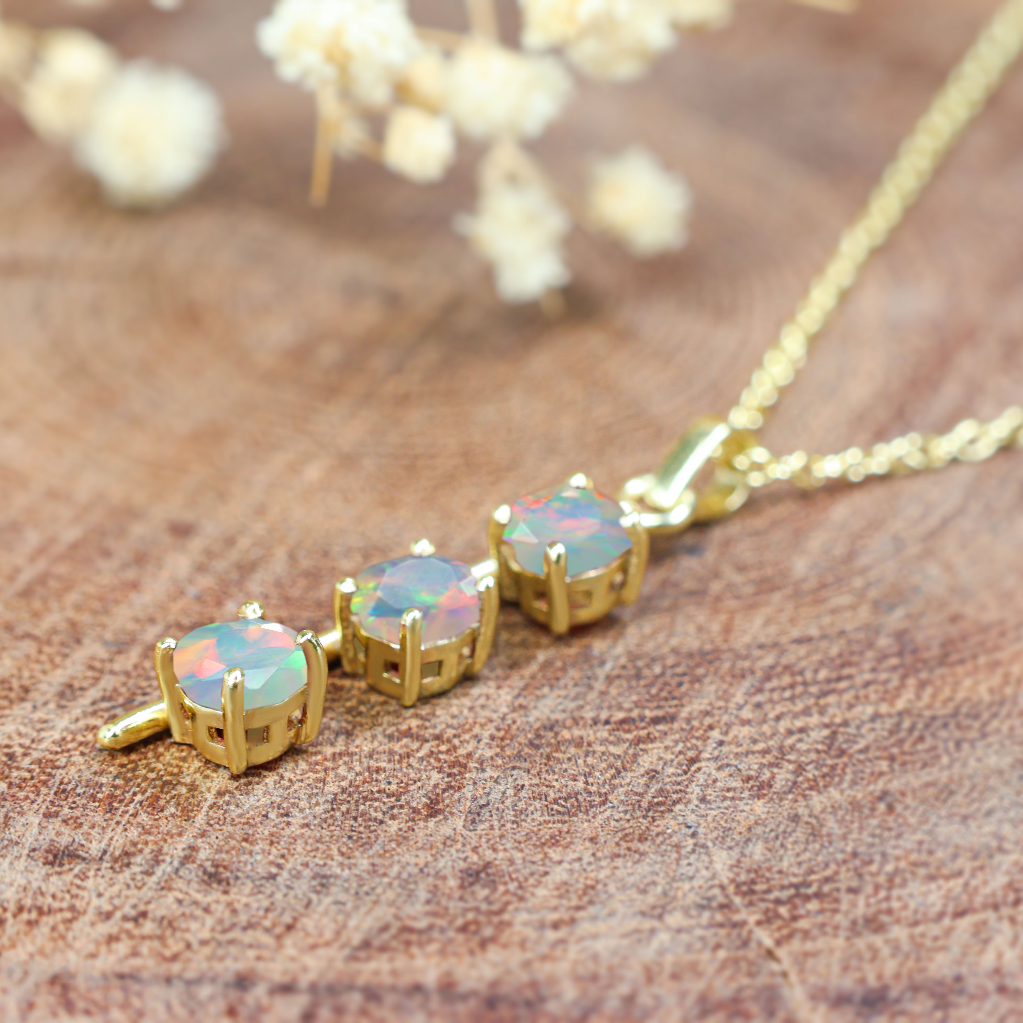 WHITE OPAL NECKLACE