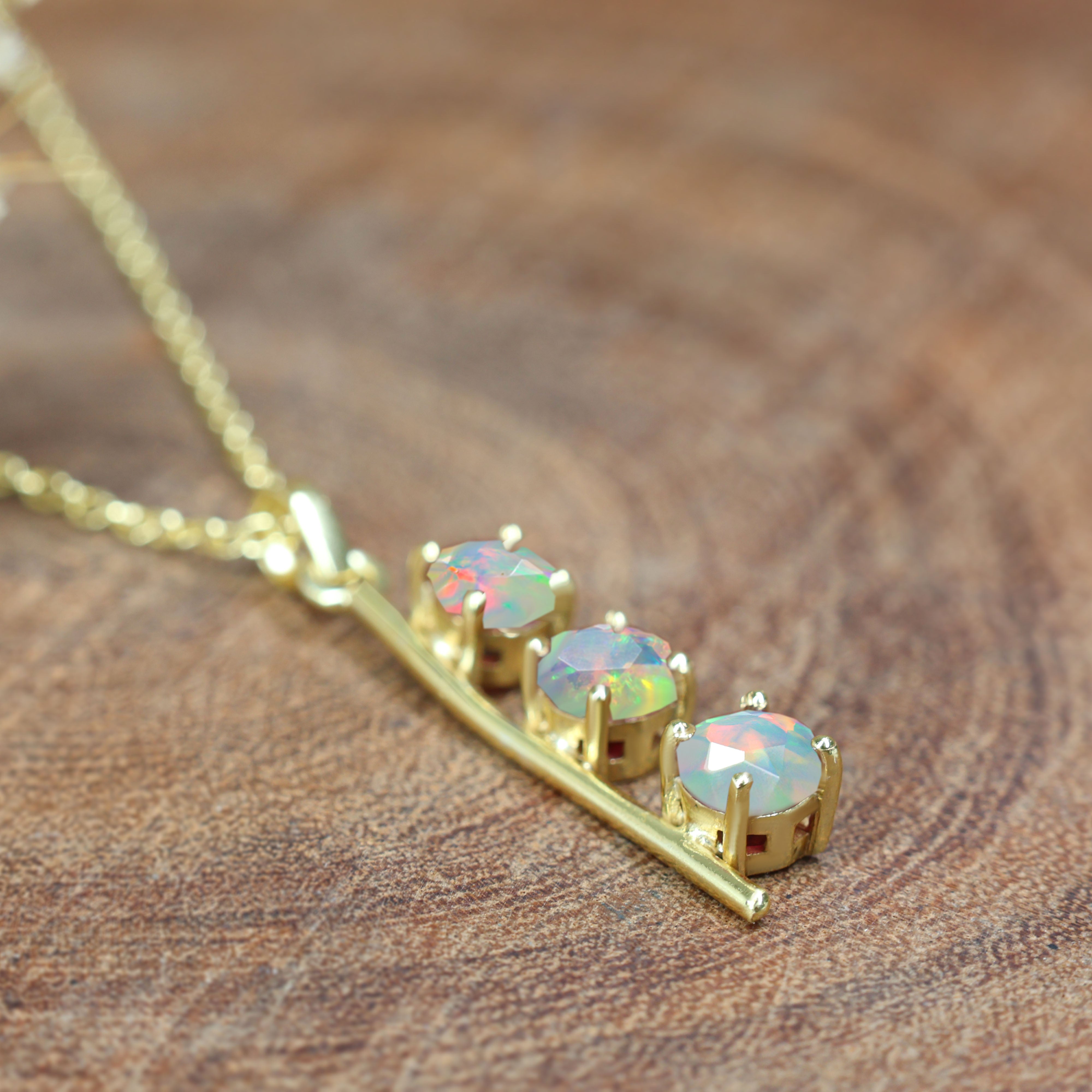WHITE OPAL NECKLACE
