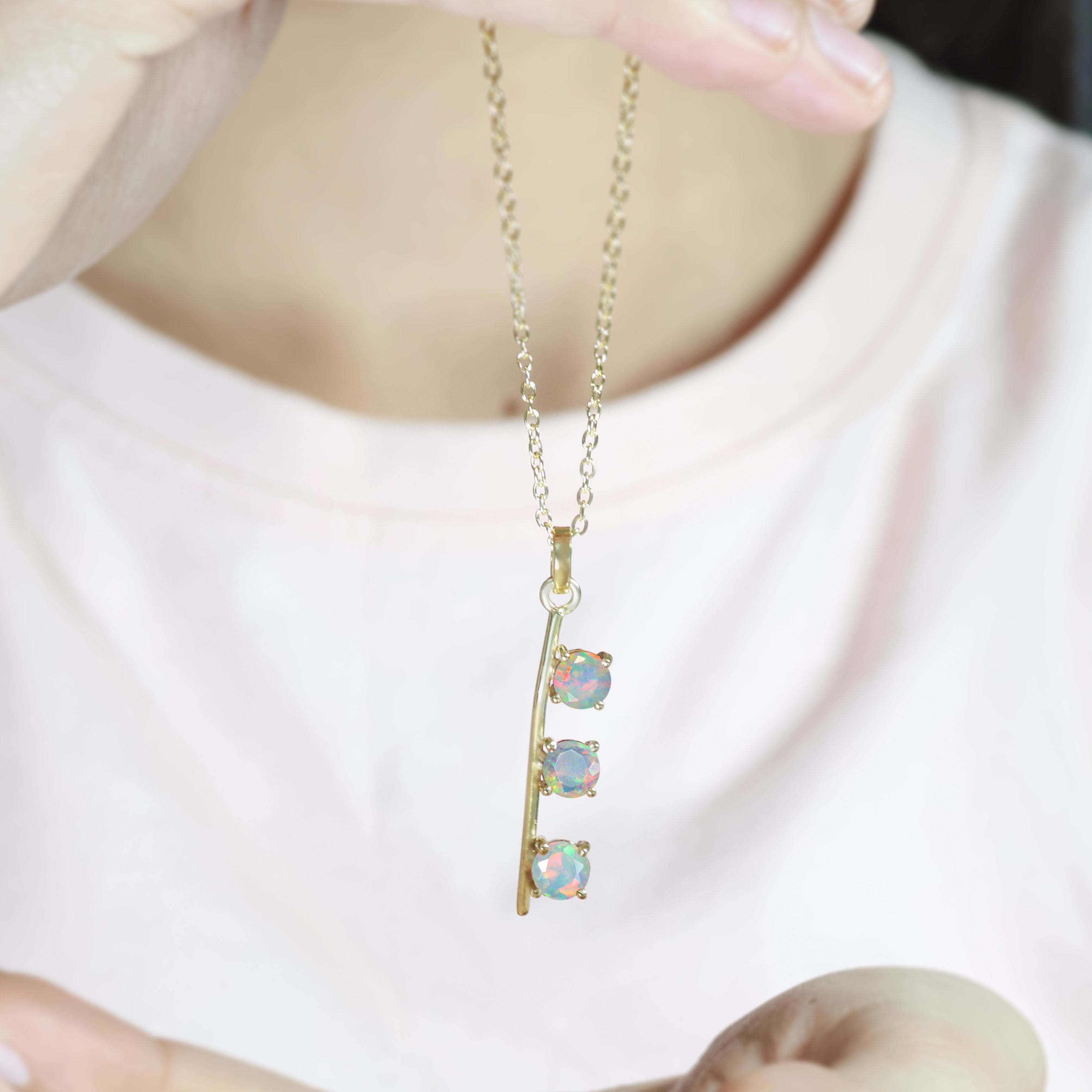 WHITE OPAL NECKLACE