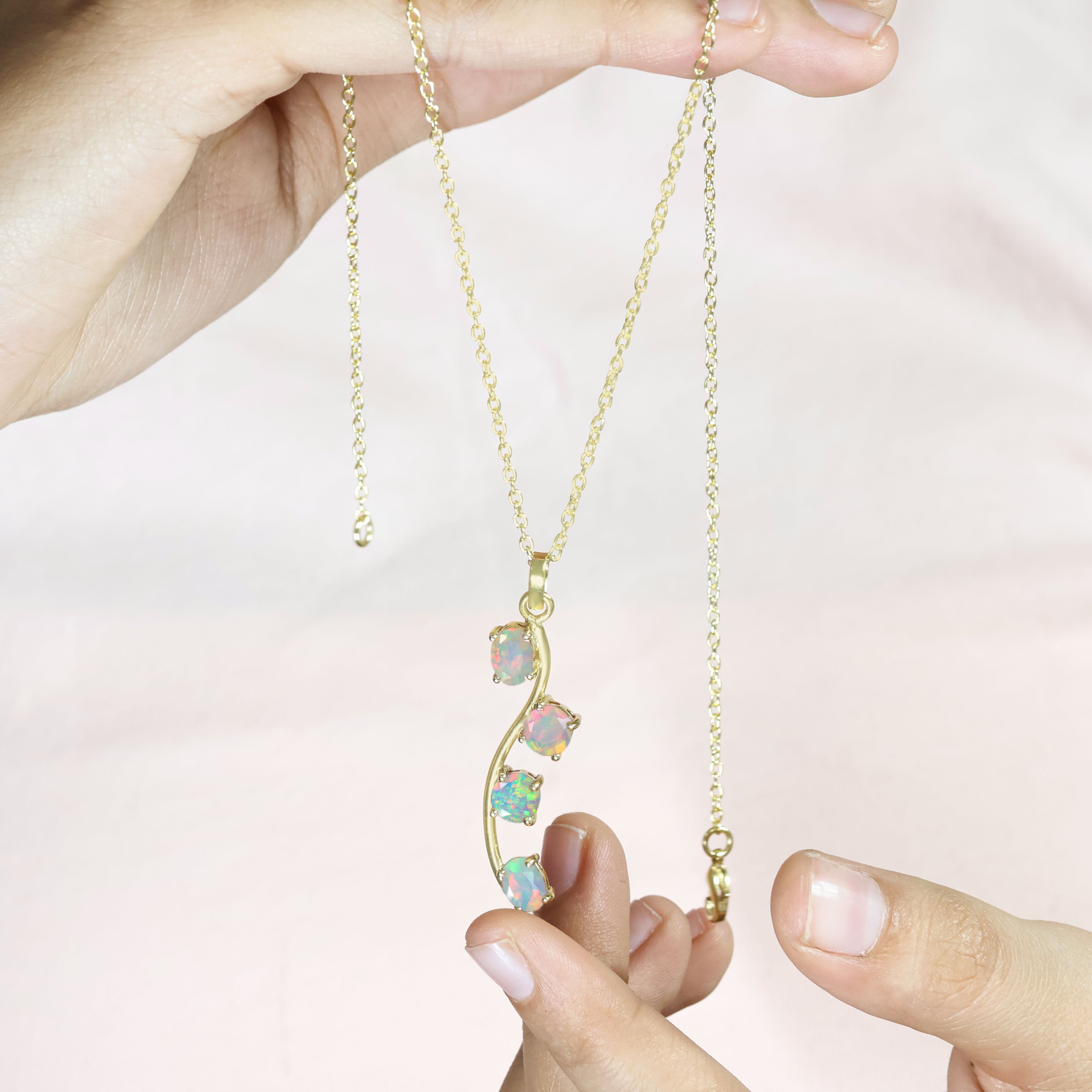 WHITE OPAL NECKLACE