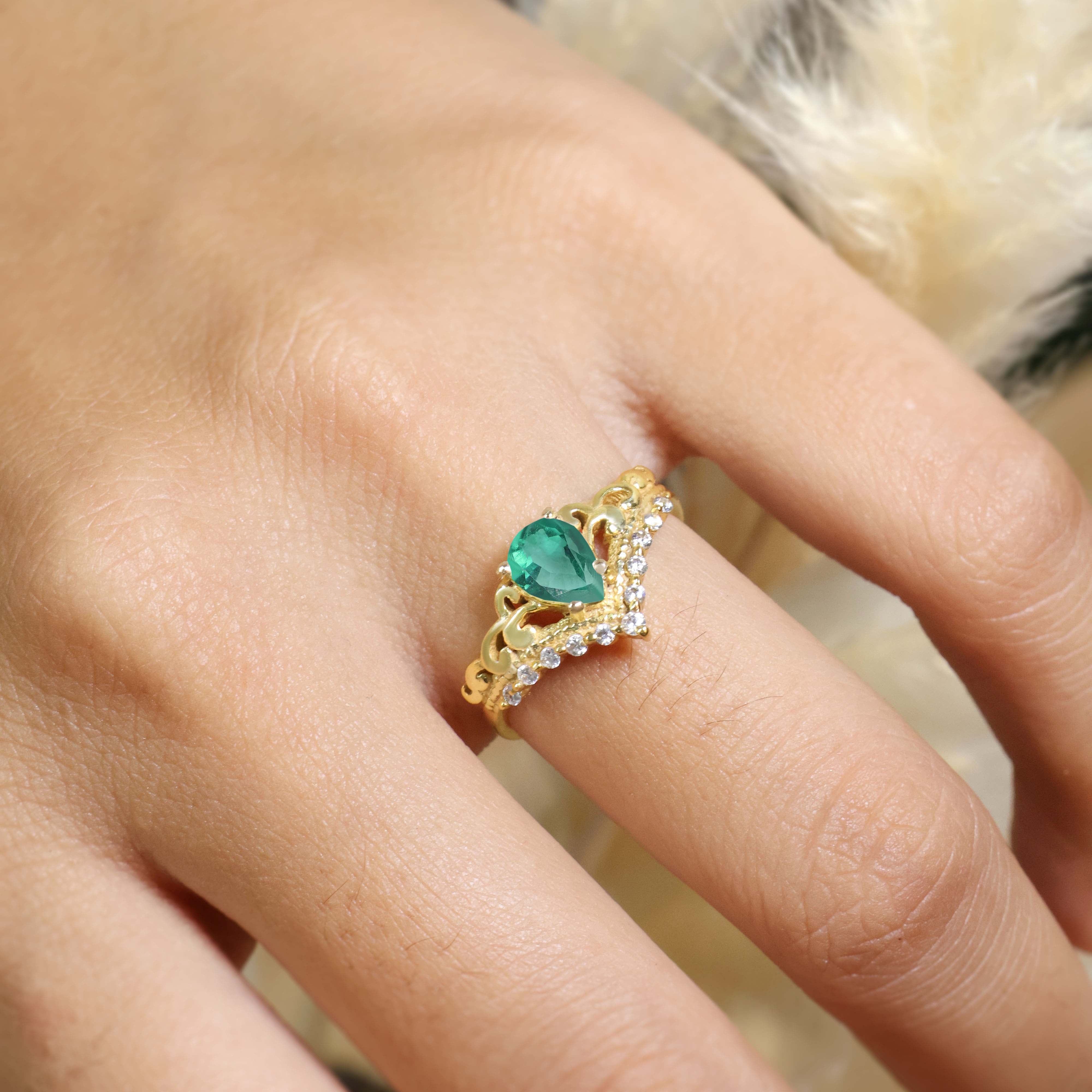 Green Emerald Gemstone Crown Style Ring