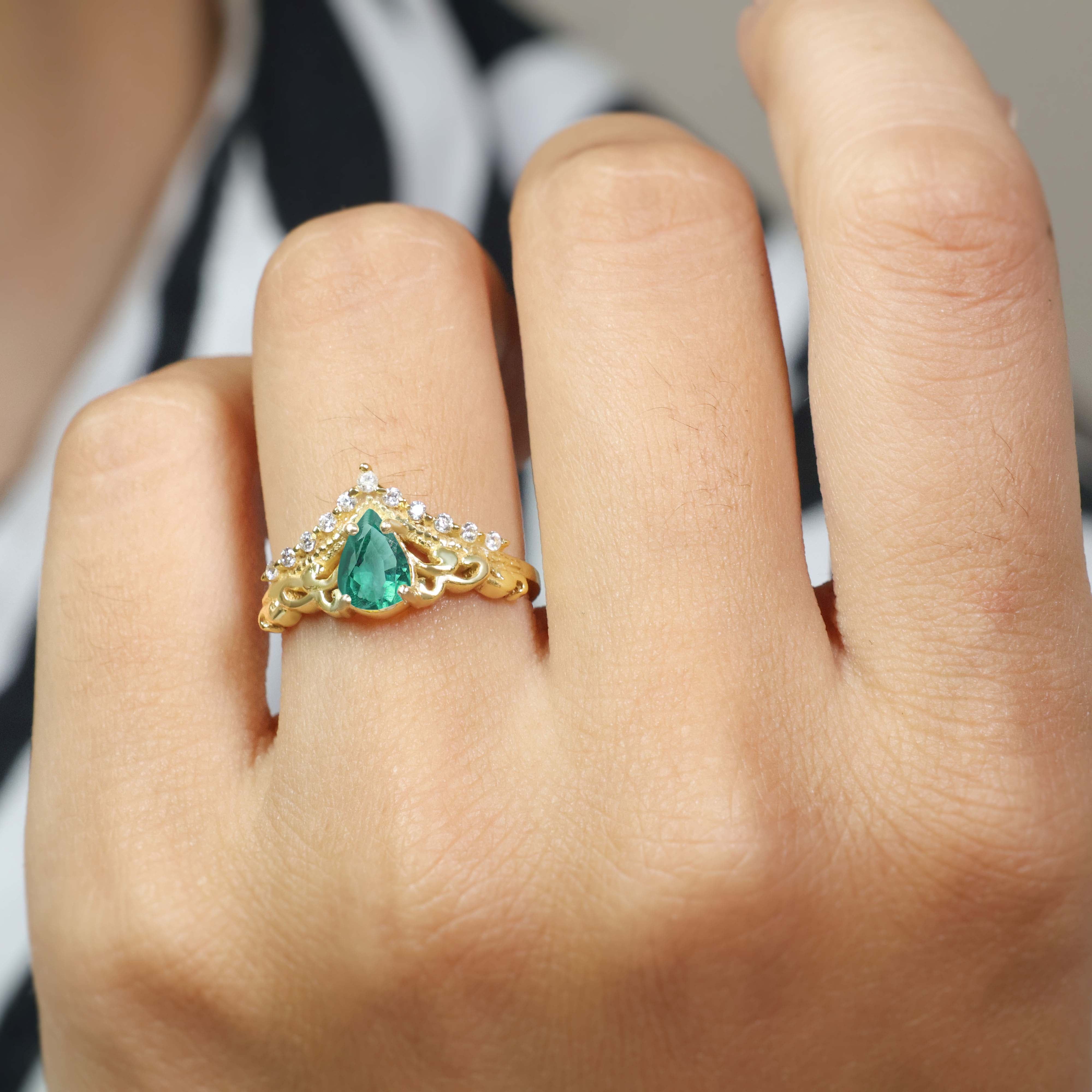 Green Emerald Gemstone Crown Style Ring