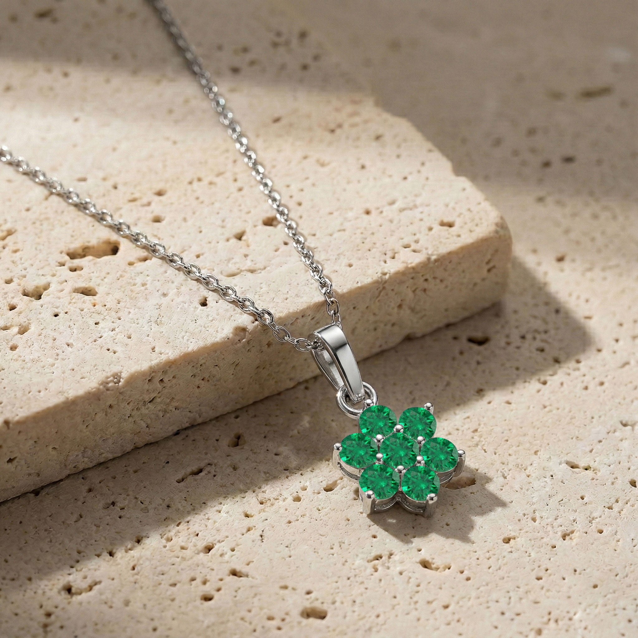 Fine jewelry emerald pendant necklace with sterling silver craftsmanship