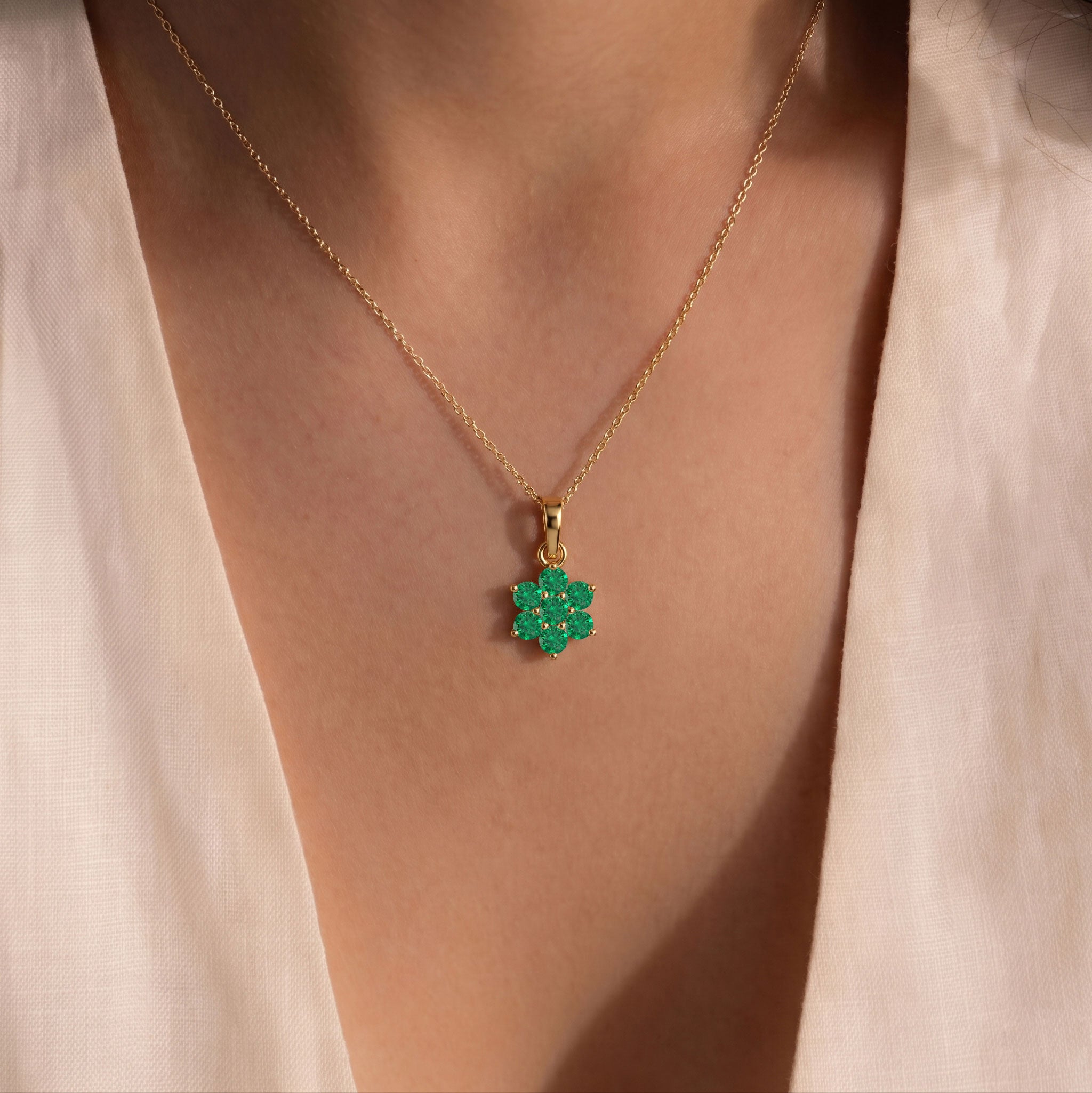 925 sterling silver emerald pendant necklace with floral charm design