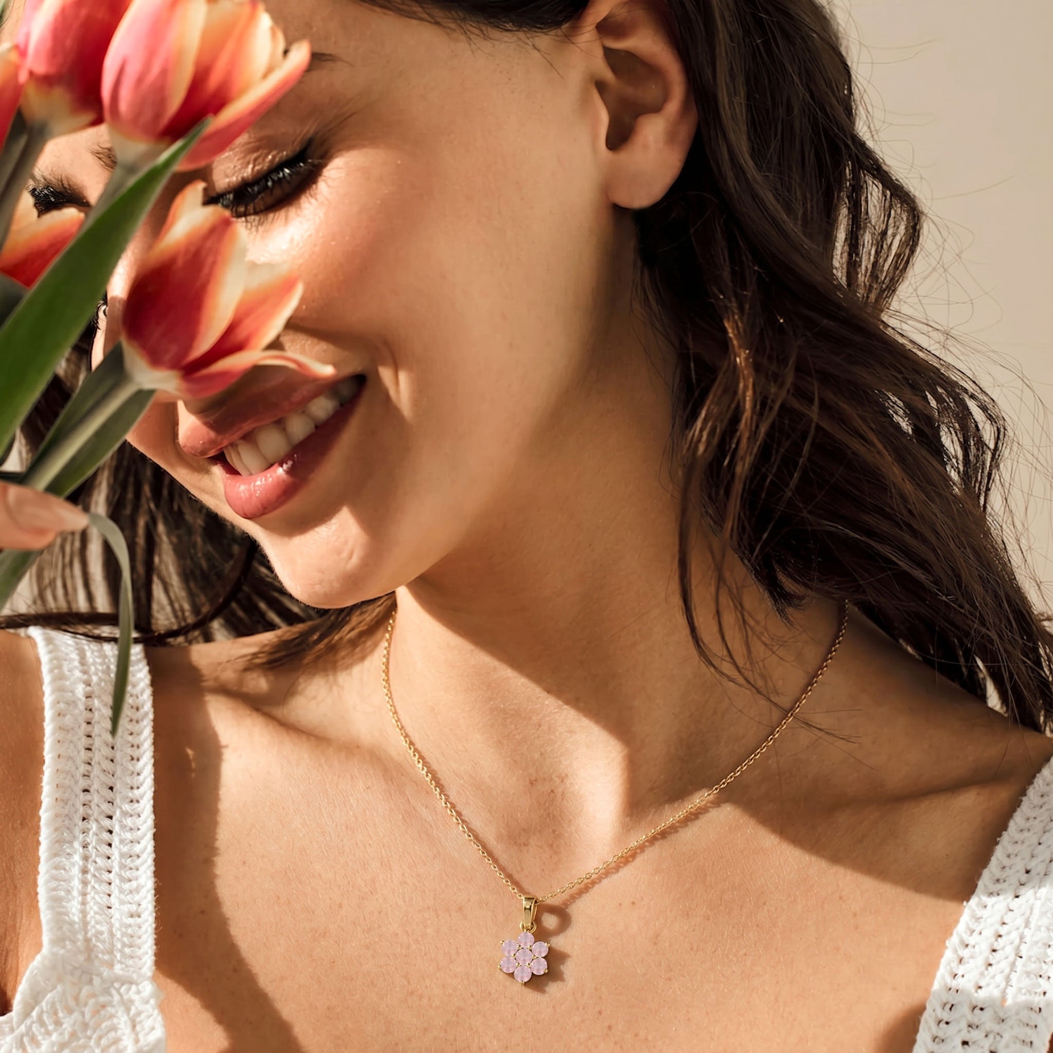 Soft pink rose quartz gemstone pendant necklace with natural beauty